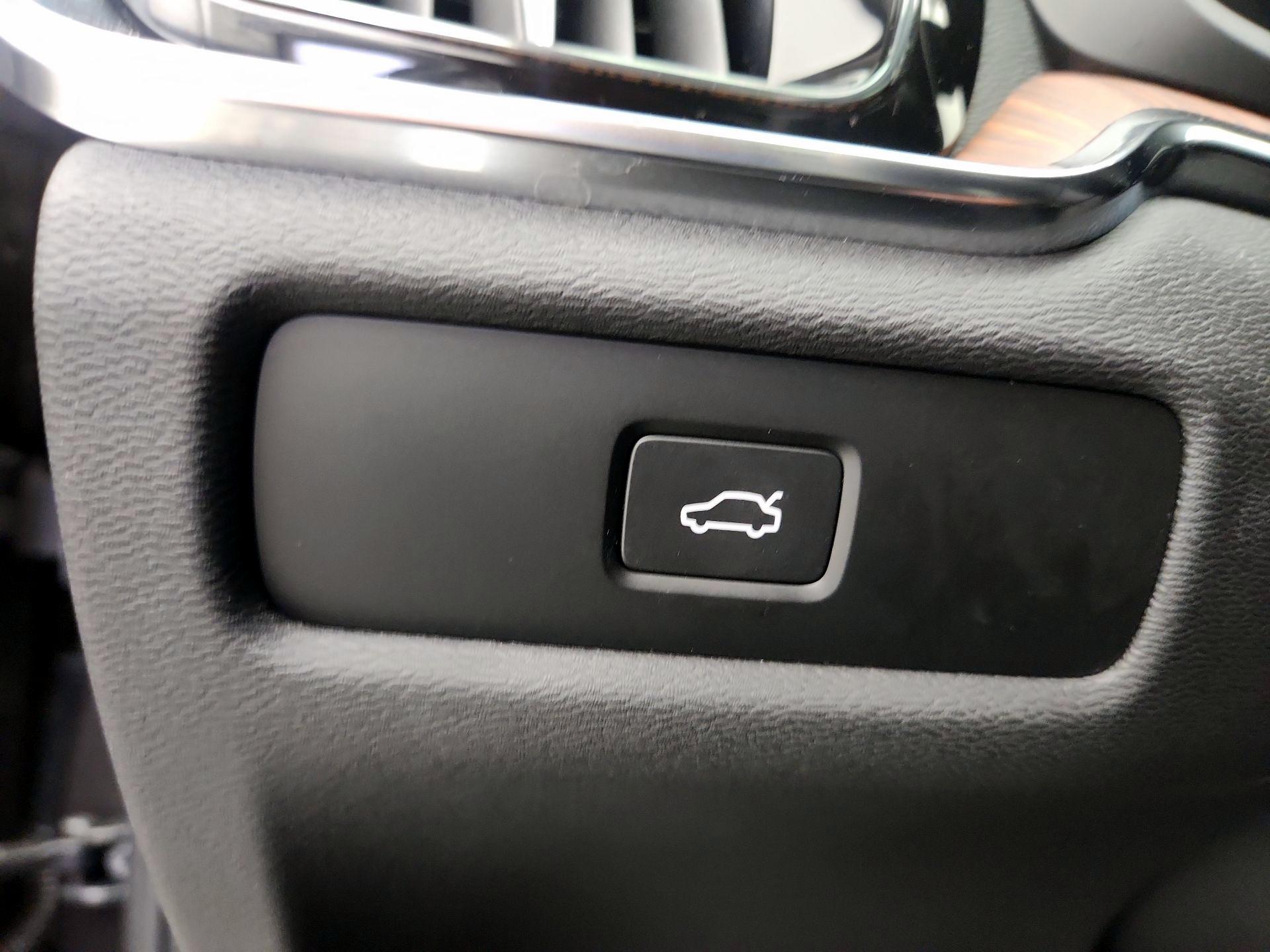 Thumbnail: 2025 Volvo S60 - 13