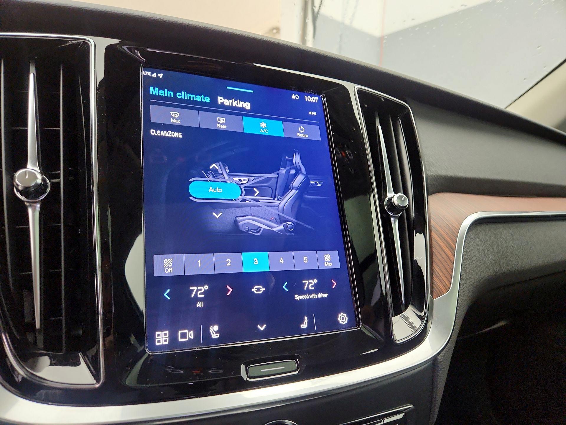 Thumbnail: 2025 Volvo S60 - 17