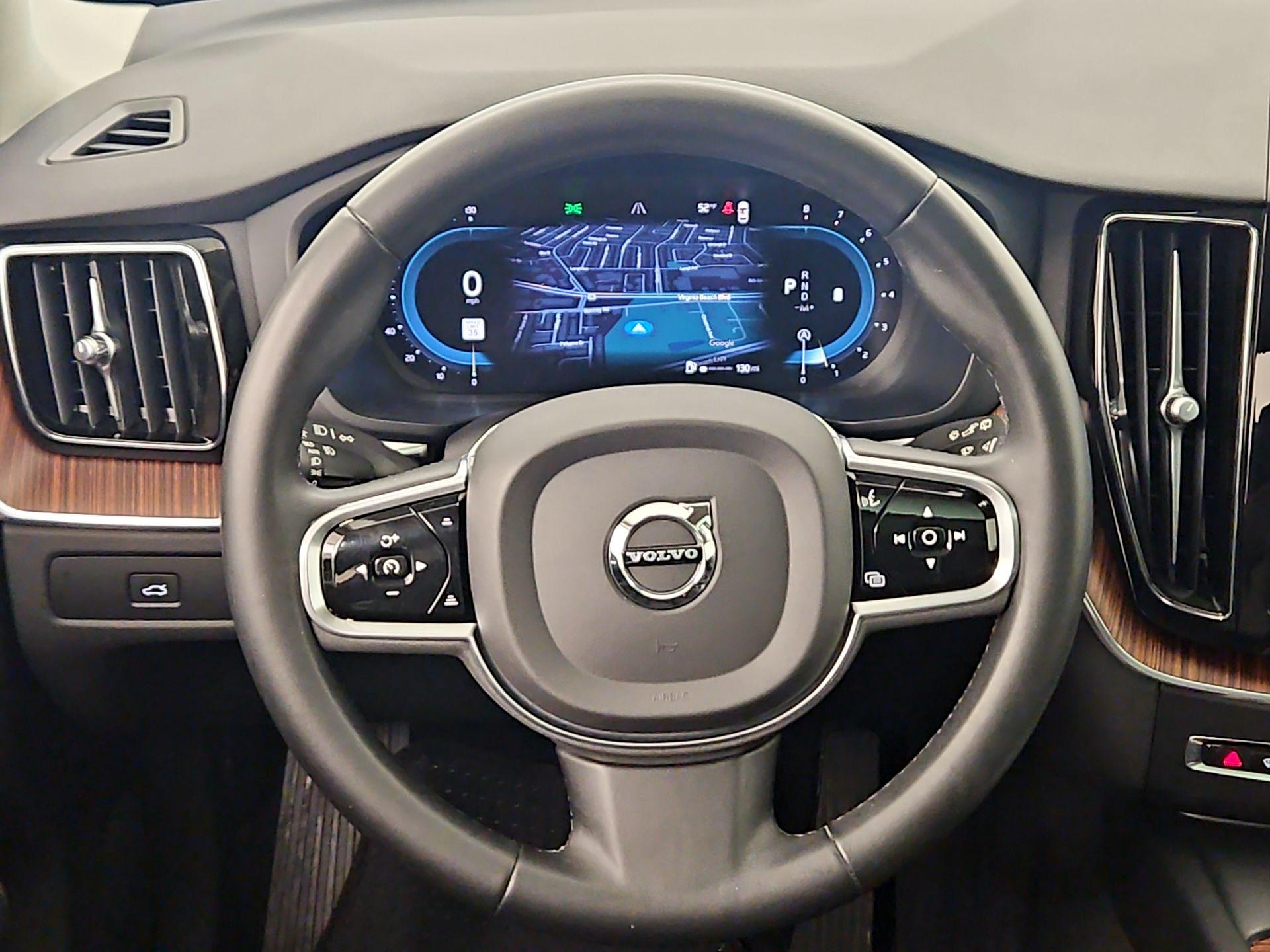 Thumbnail: 2023 Volvo XC60 - 10