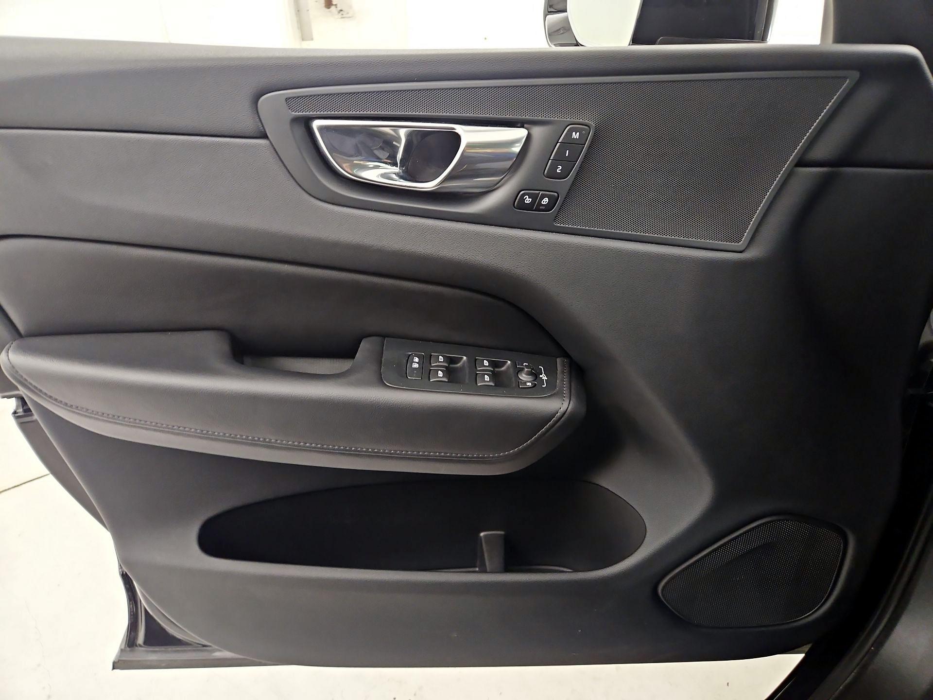 Thumbnail: 2023 Volvo XC60 - 12