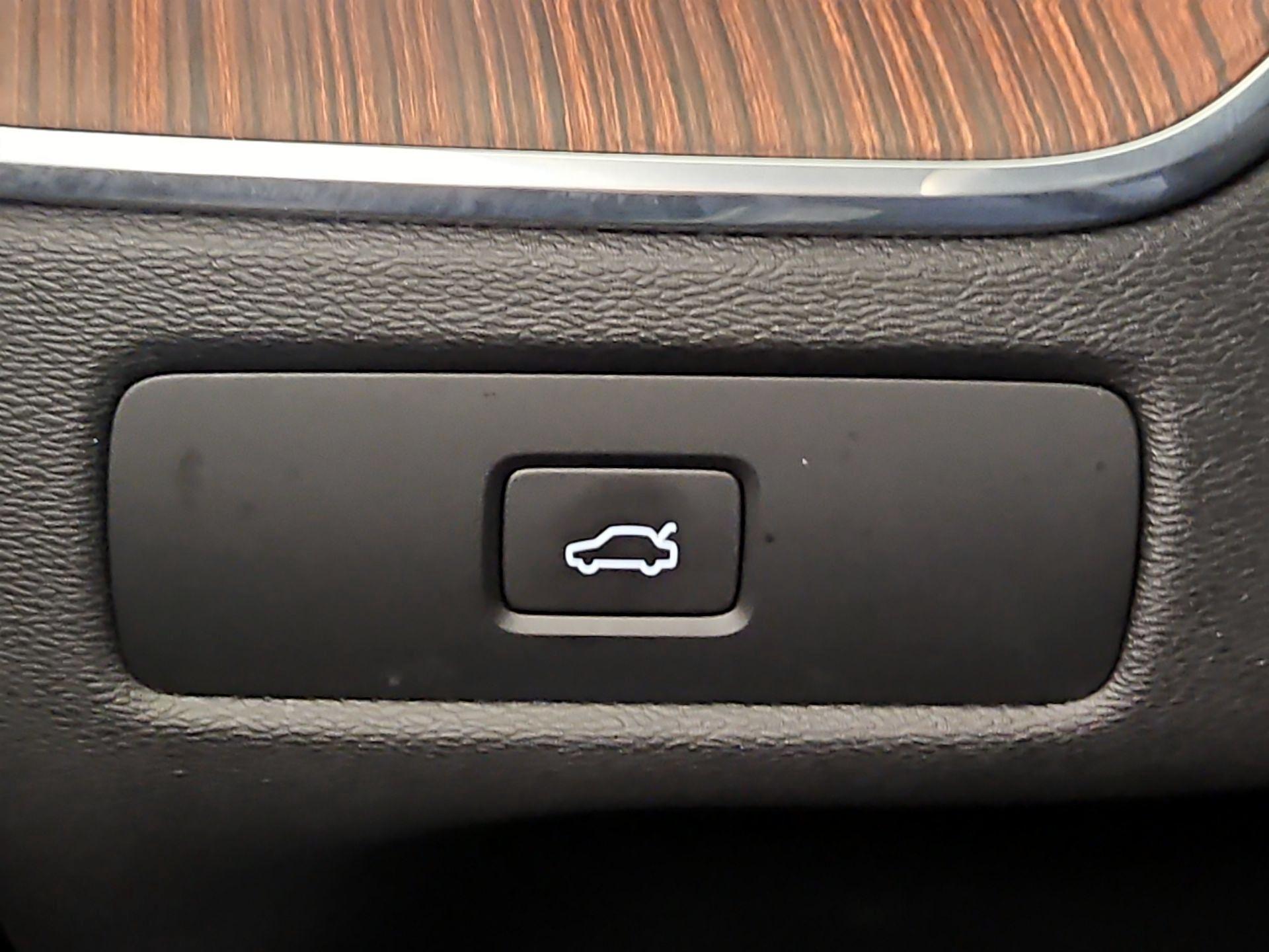 Thumbnail: 2023 Volvo XC60 - 13