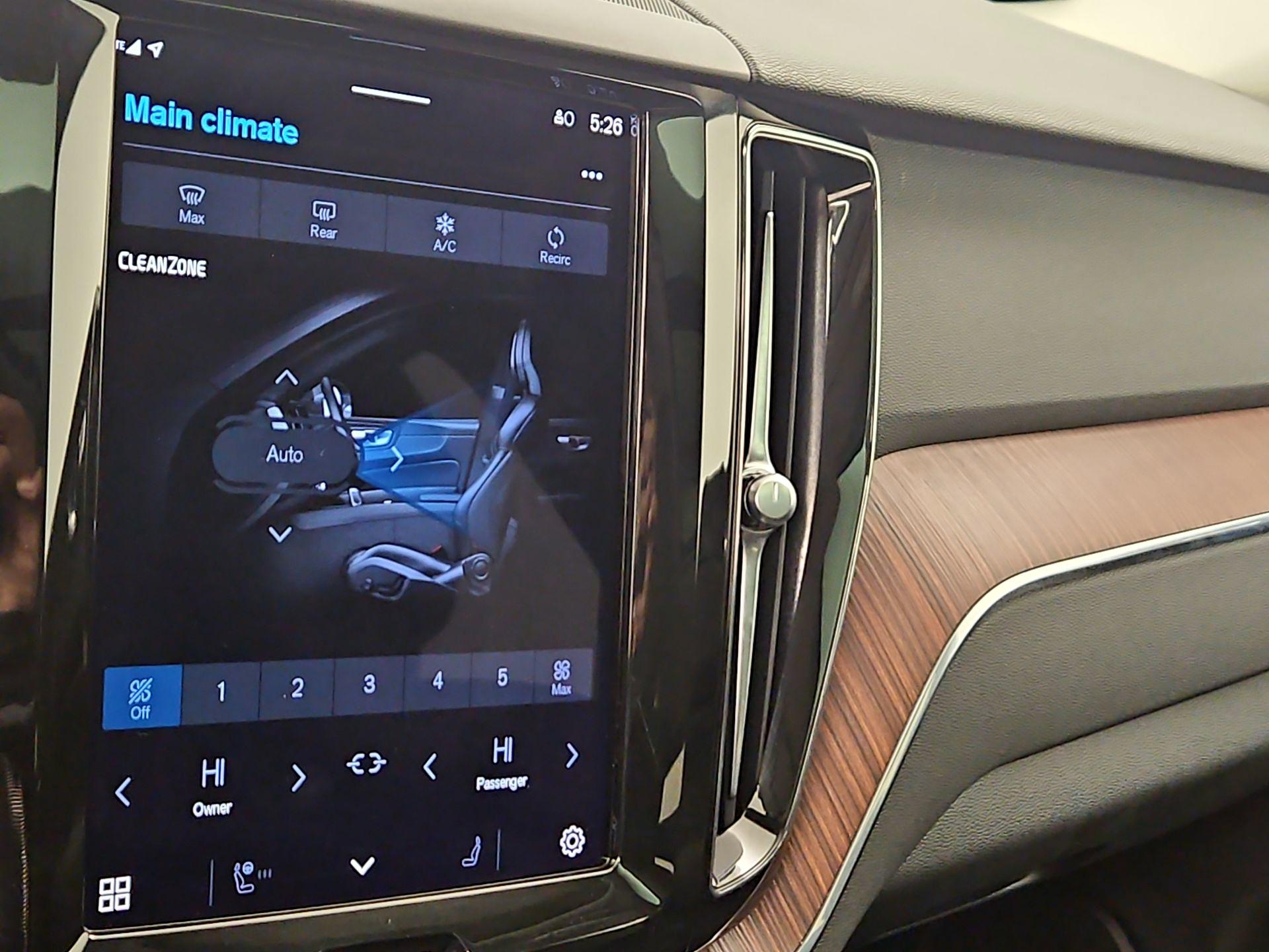 Thumbnail: 2023 Volvo XC60 - 17