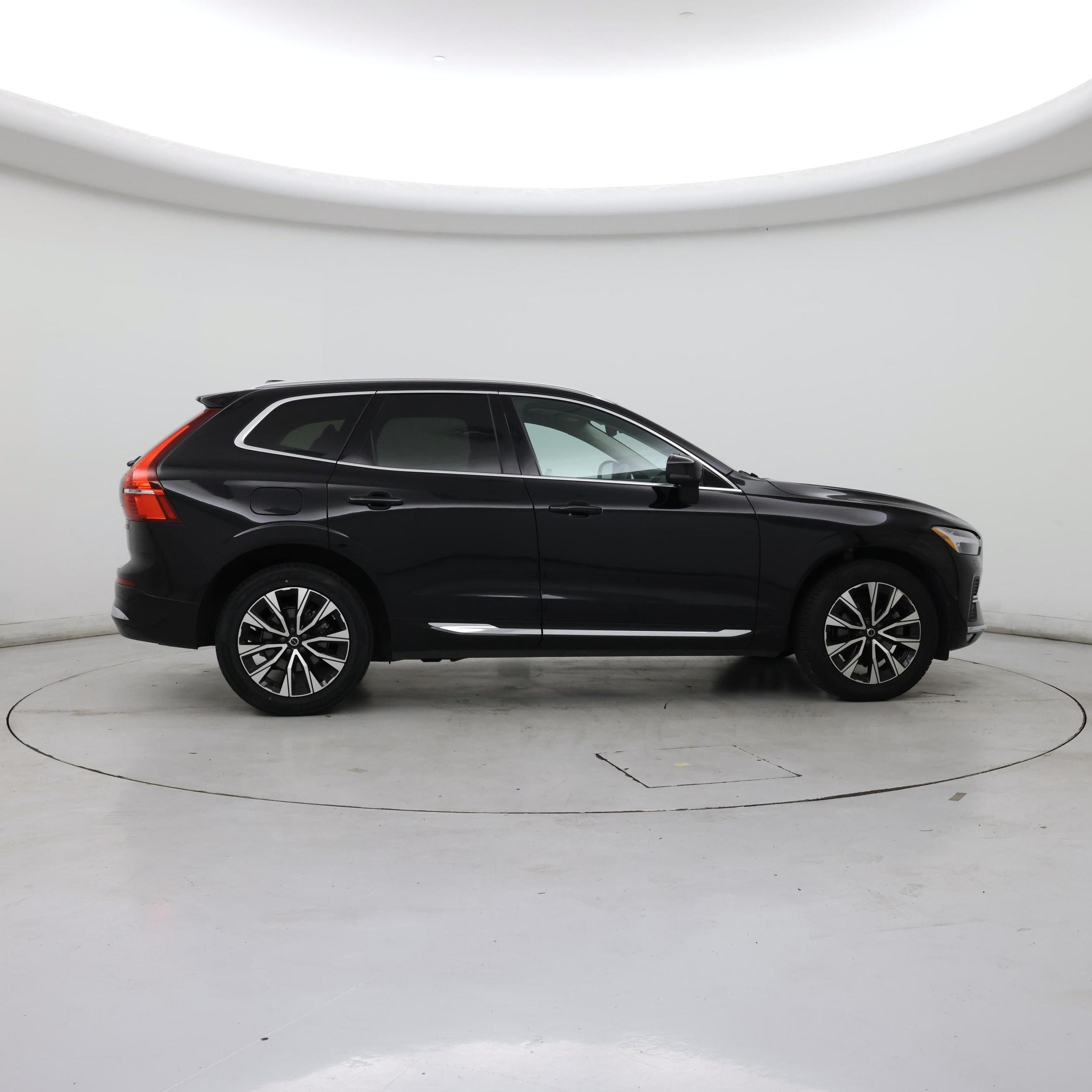 Thumbnail: 2023 Volvo XC60 - 7