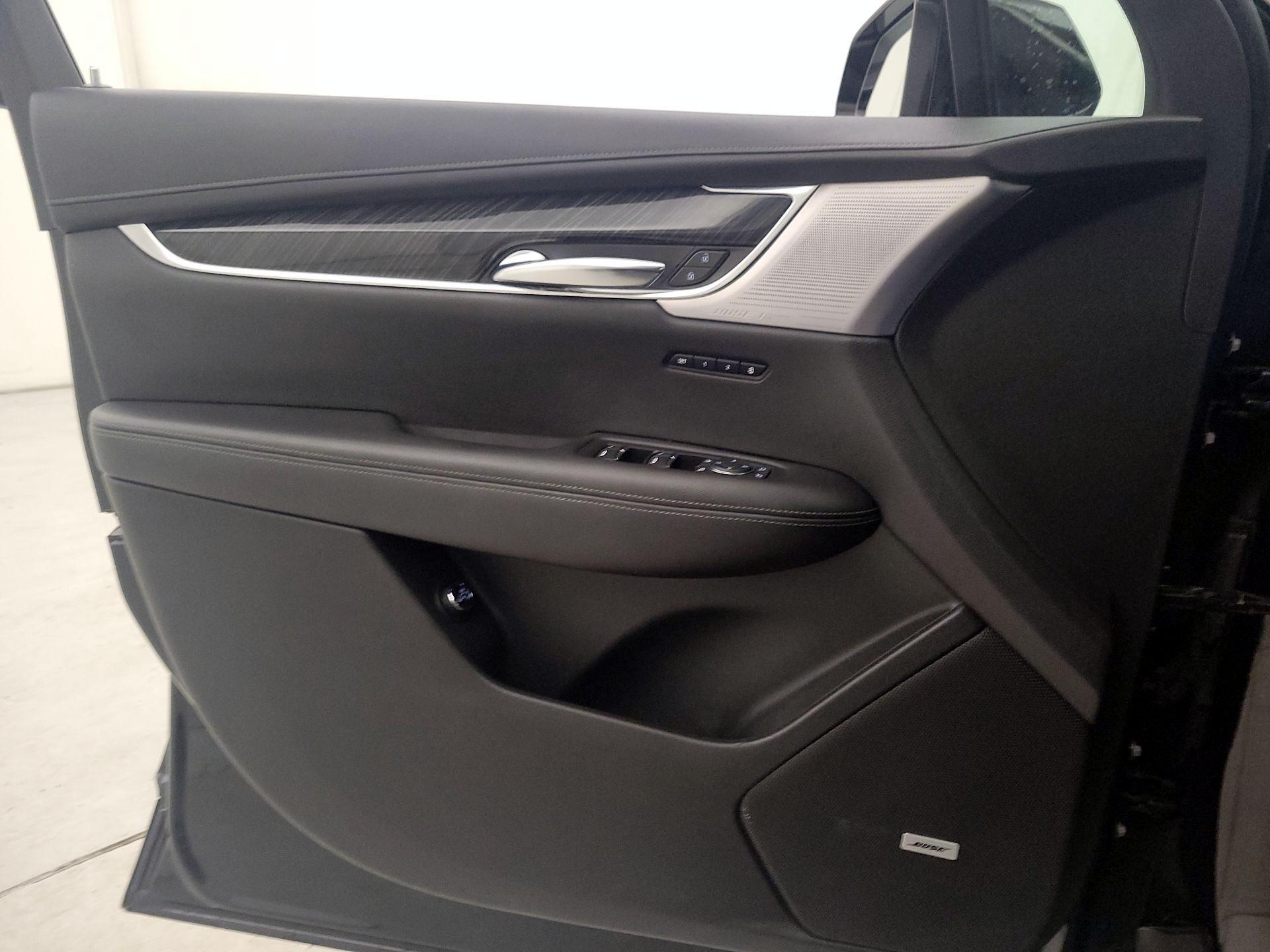 Thumbnail: 2020 Cadillac XT6 - 12