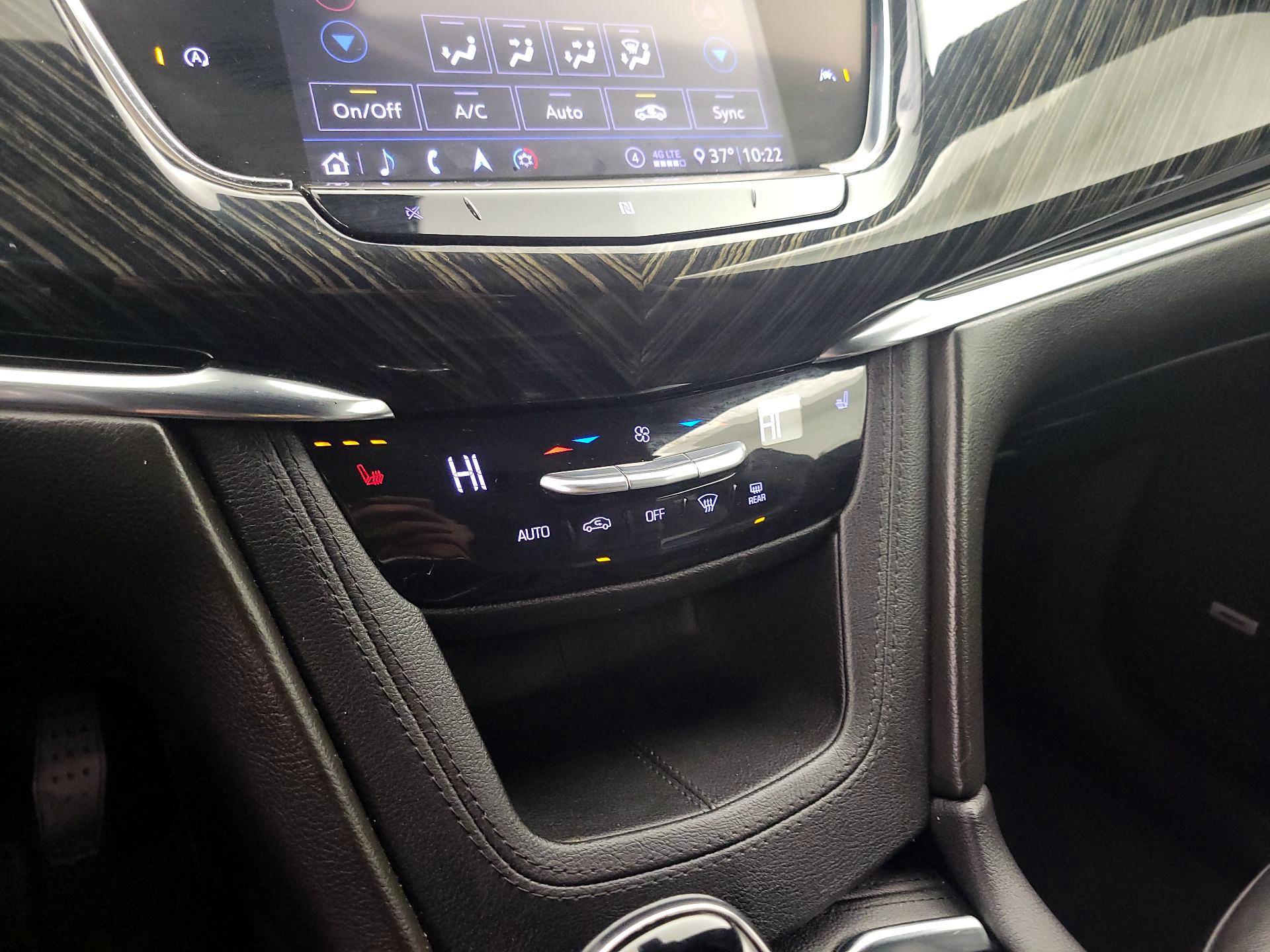 Thumbnail: 2020 Cadillac XT6 - 16