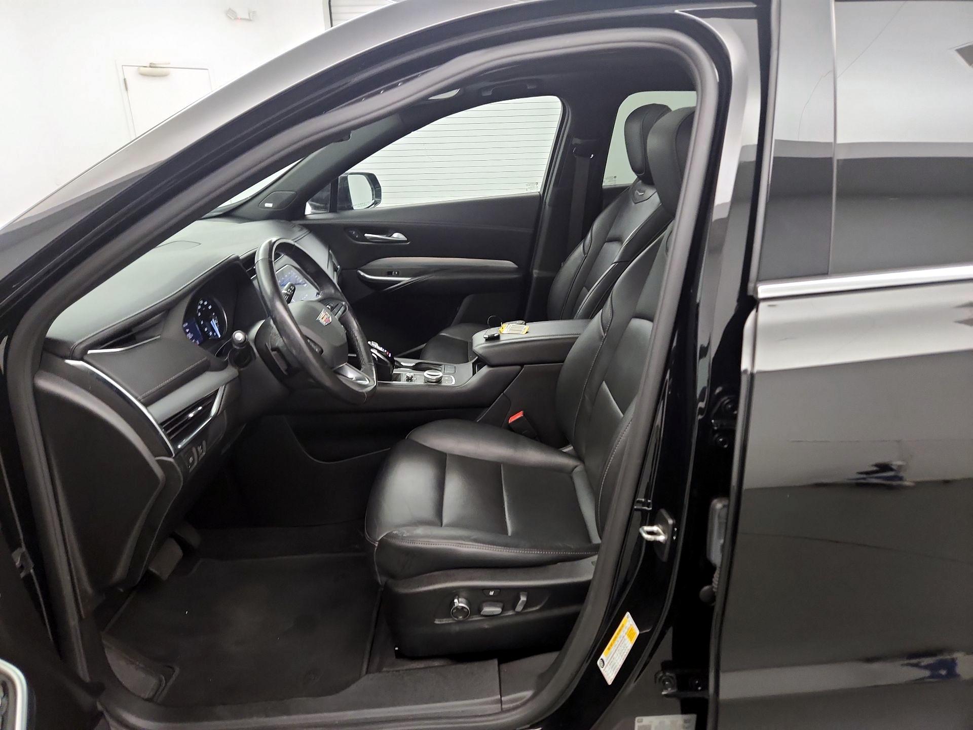 Thumbnail: 2023 Cadillac XT4 - 9