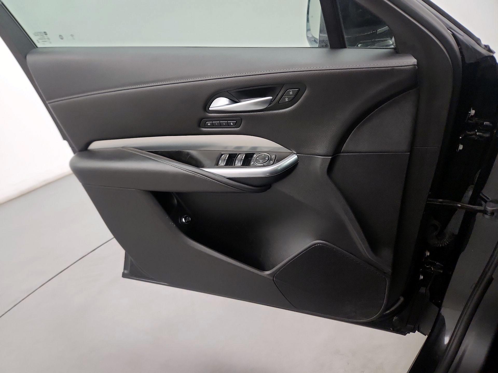 Thumbnail: 2023 Cadillac XT4 - 10