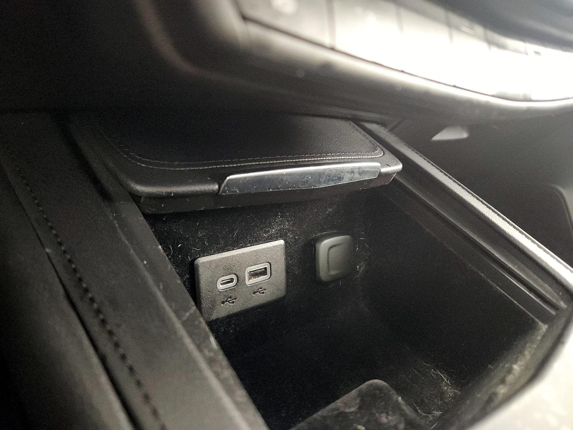 Thumbnail: 2023 Cadillac XT4 - 16