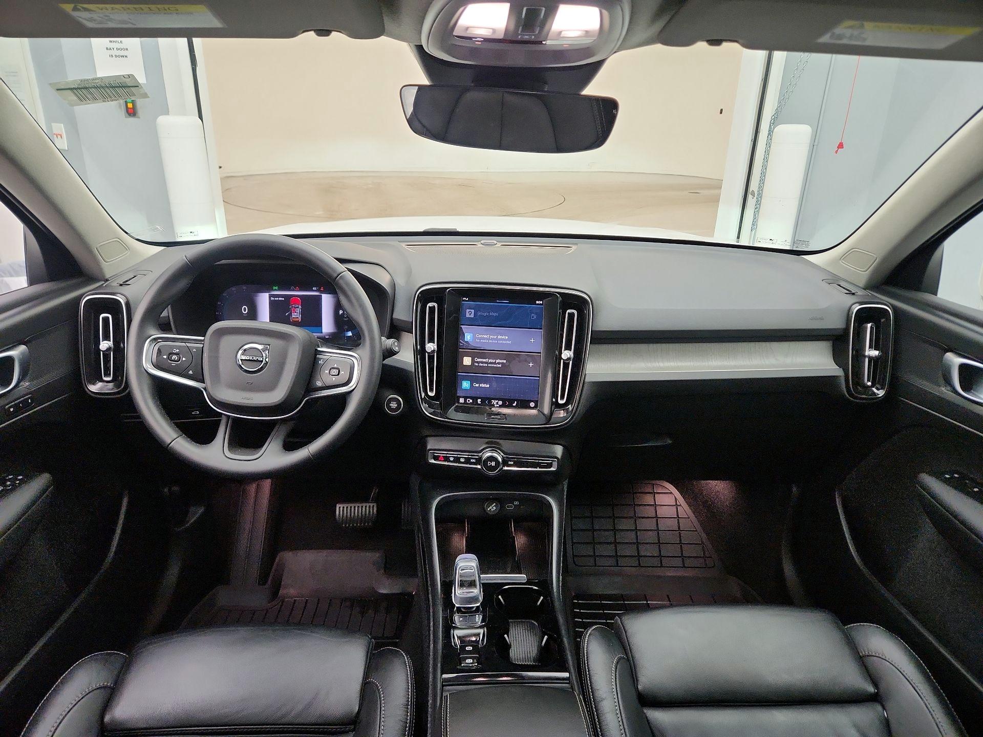 Thumbnail: 2023 Volvo XC40 - 9