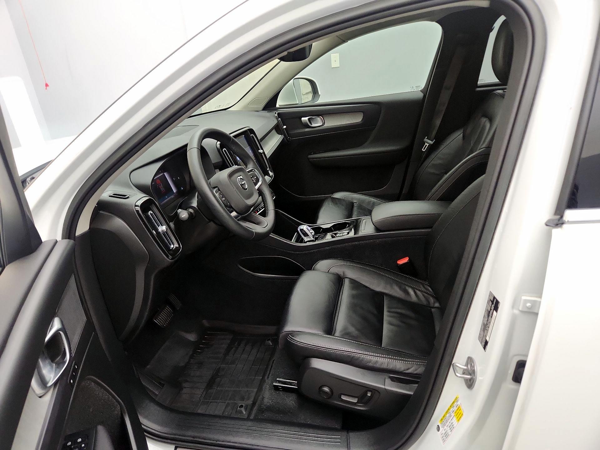 Thumbnail: 2023 Volvo XC40 - 11