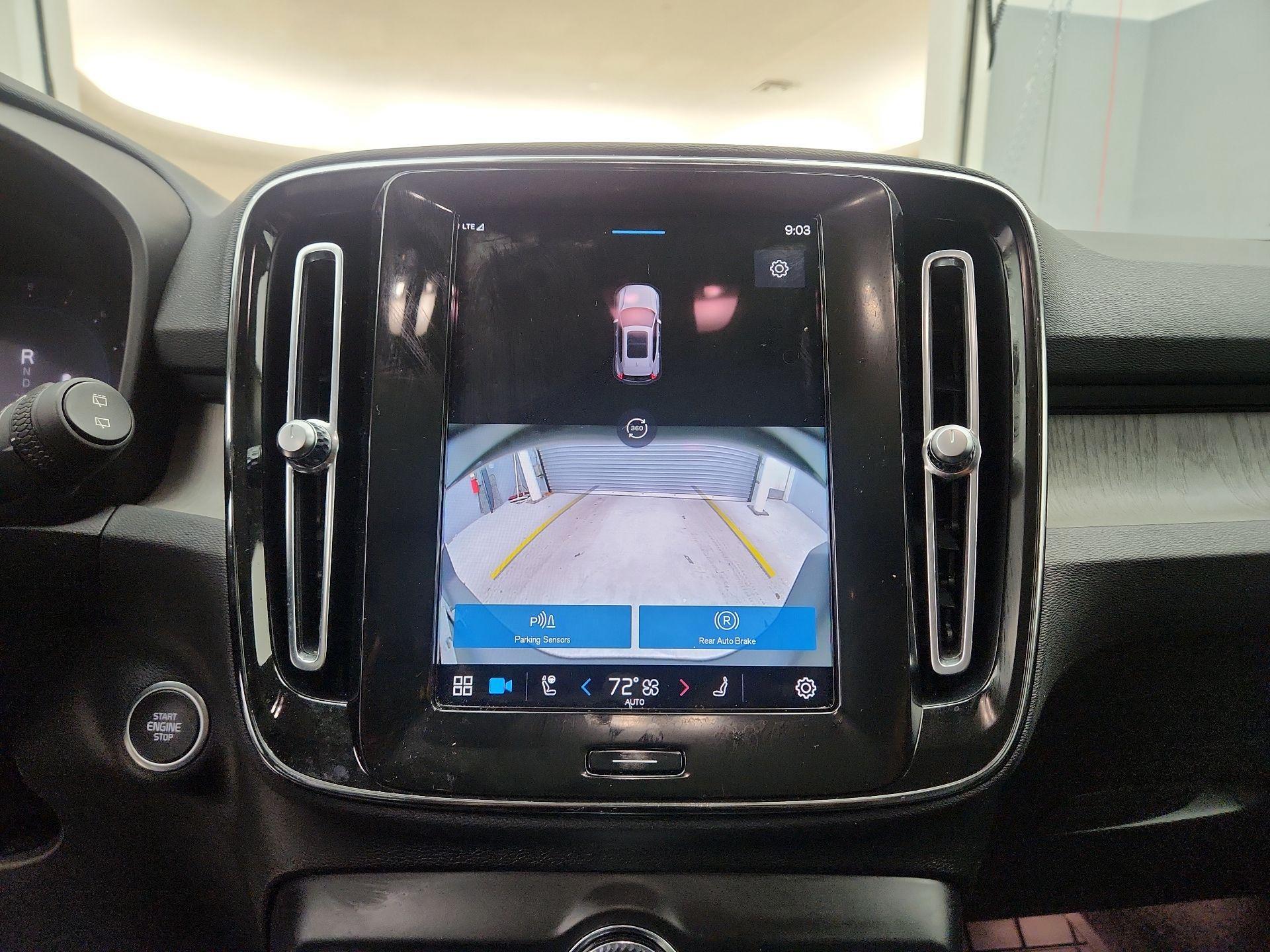 Thumbnail: 2023 Volvo XC40 - 14