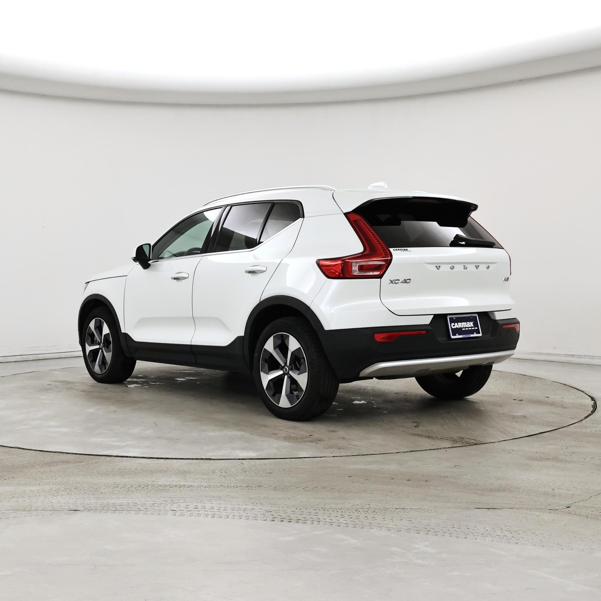 Thumbnail: 2023 Volvo XC40 - 2
