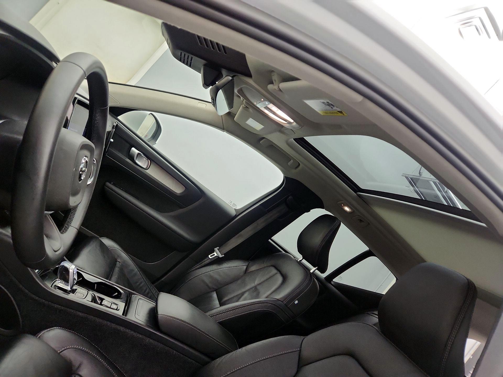 Thumbnail: 2023 Volvo XC40 - 19