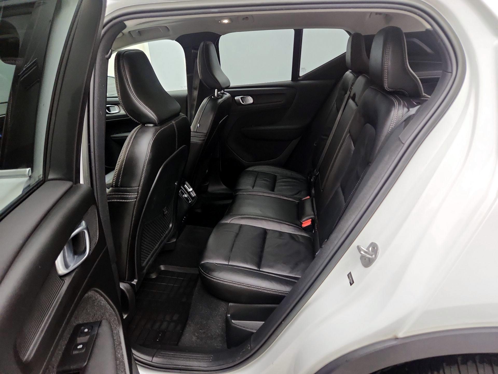 Thumbnail: 2023 Volvo XC40 - 20