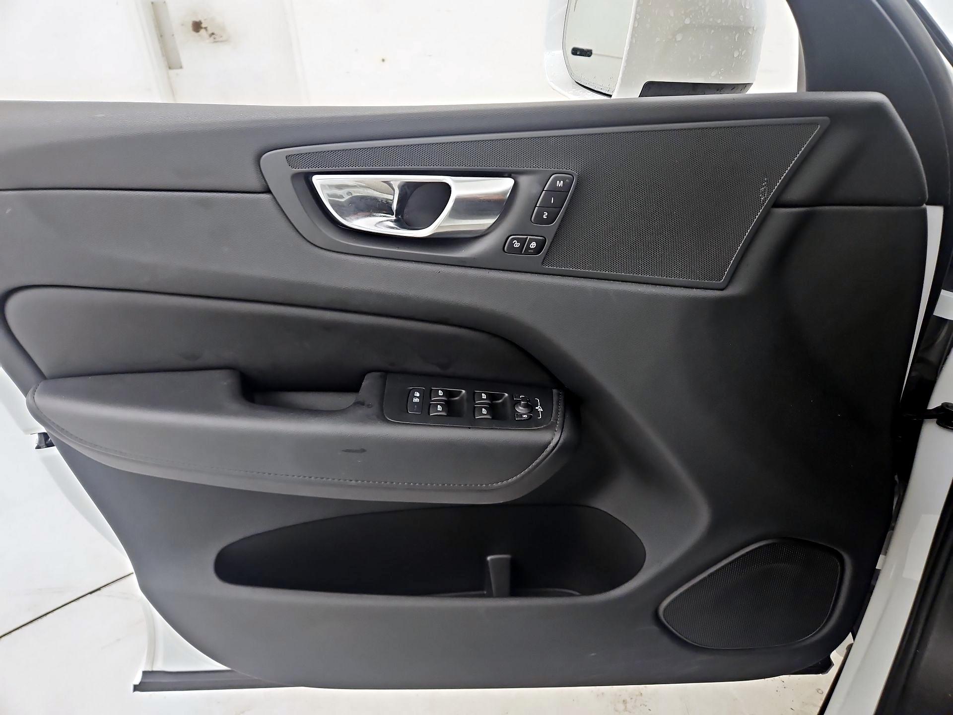 Thumbnail: 2023 Volvo XC60 - 12