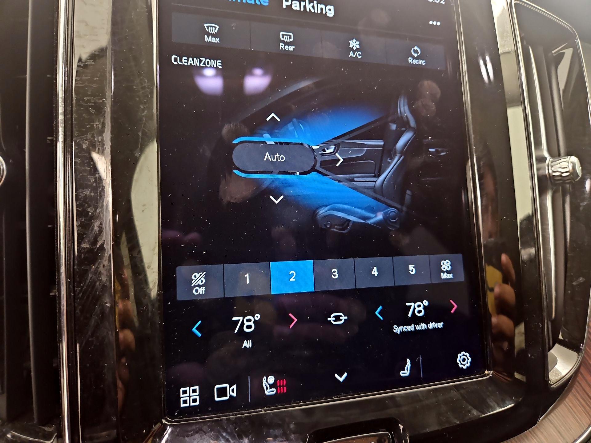 Thumbnail: 2023 Volvo XC60 - 17