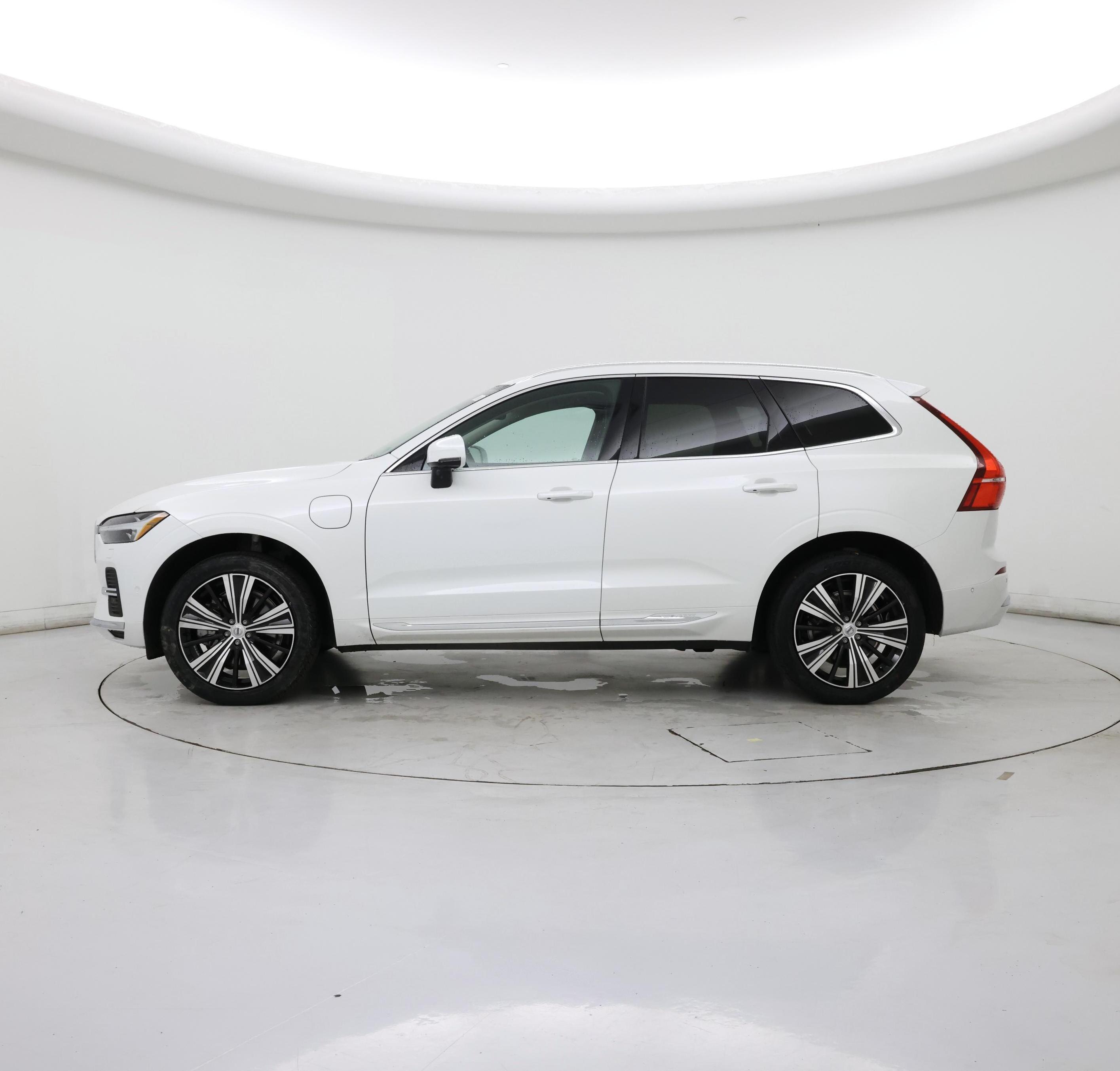 Thumbnail: 2023 Volvo XC60 - 3