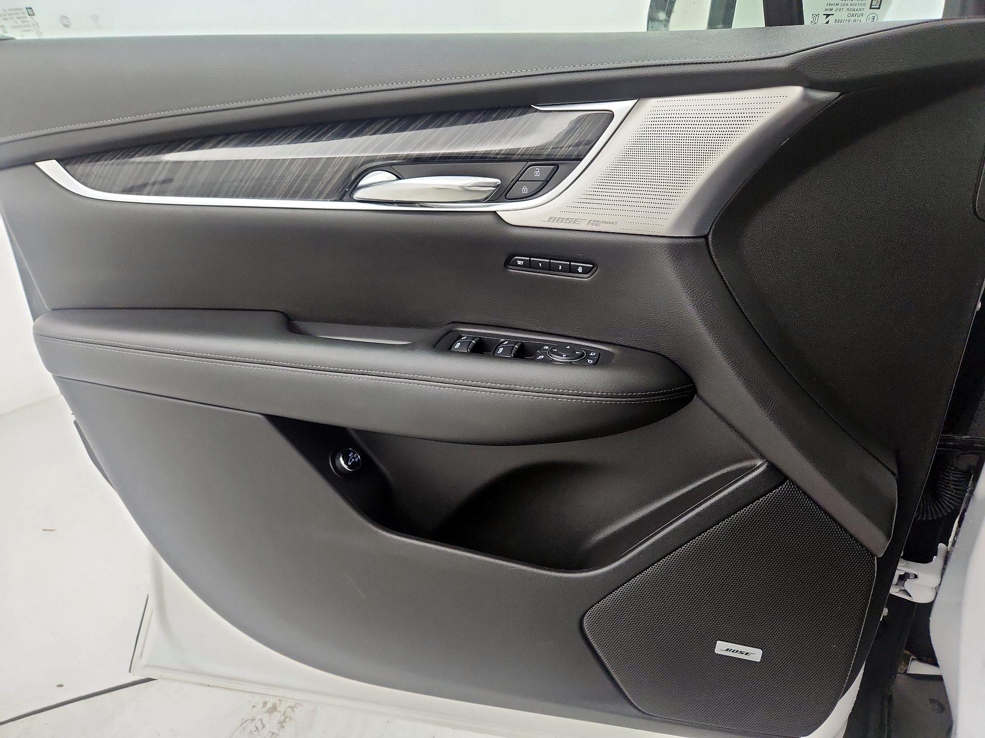 Thumbnail: 2022 Cadillac XT6 - 10