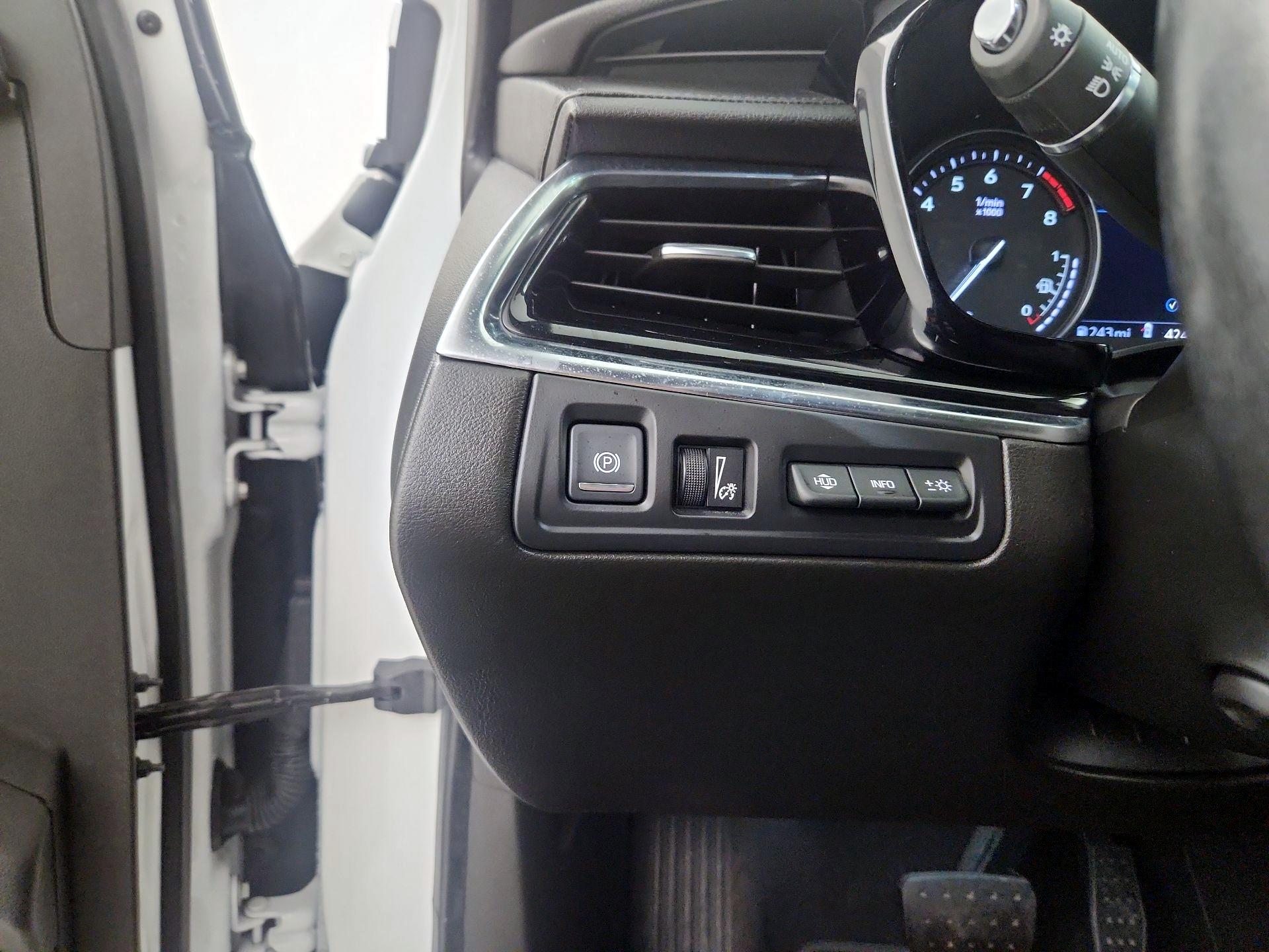 Thumbnail: 2022 Cadillac XT6 - 11