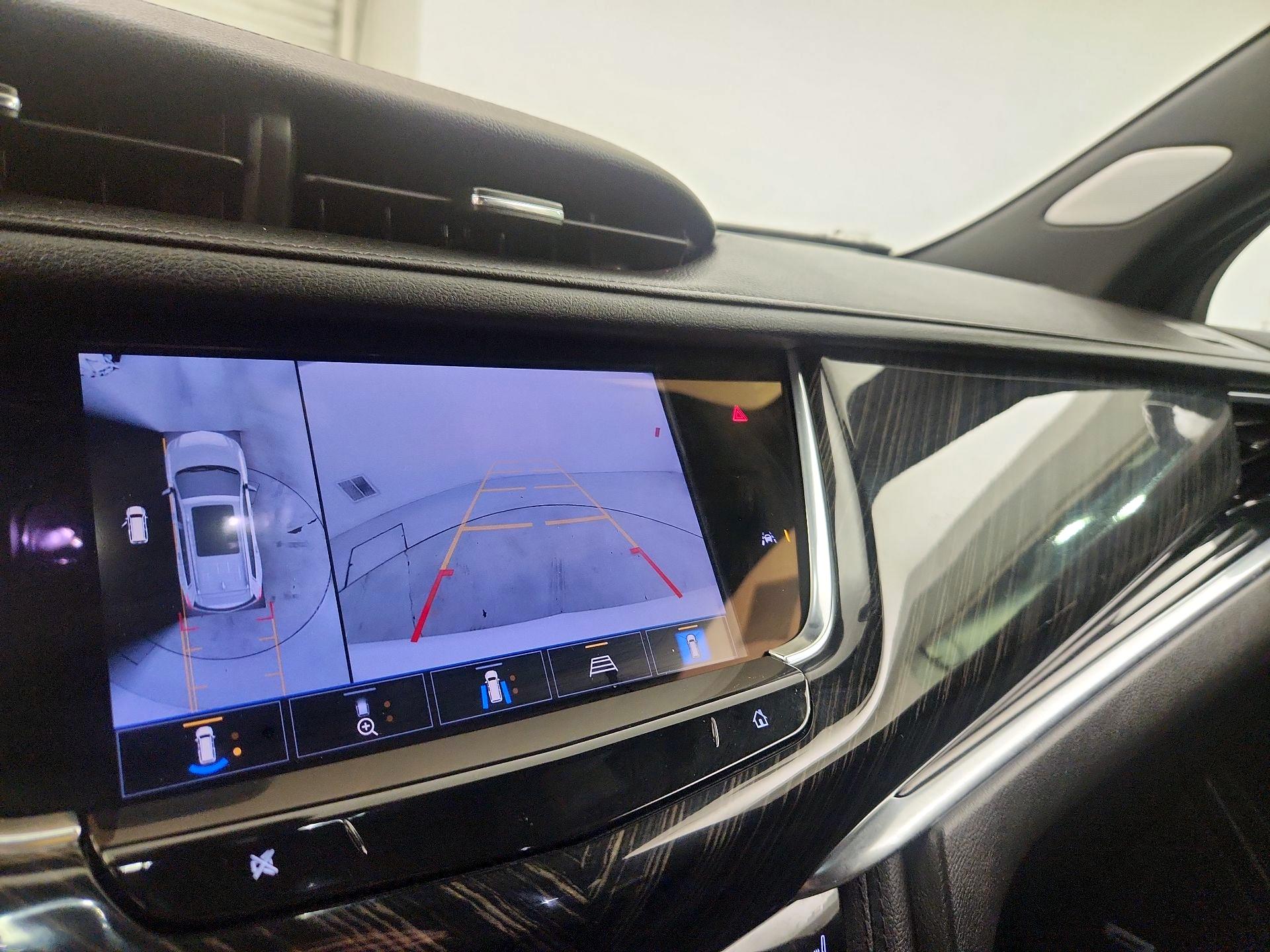 Thumbnail: 2022 Cadillac XT6 - 12