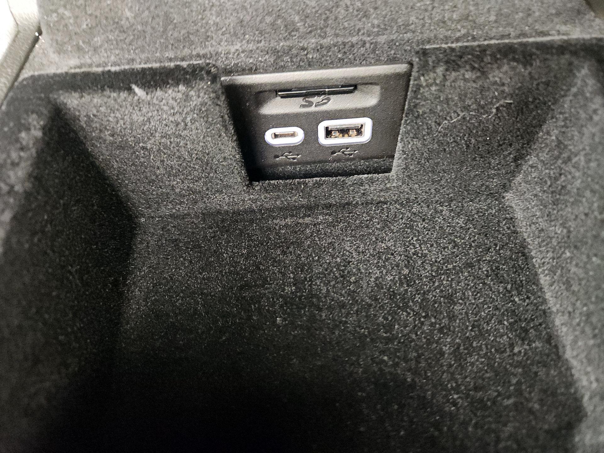 Thumbnail: 2022 Cadillac XT6 - 16