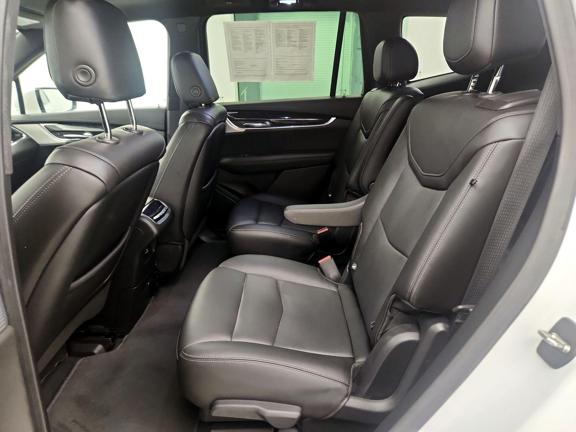 Thumbnail: 2022 Cadillac XT6 - 17