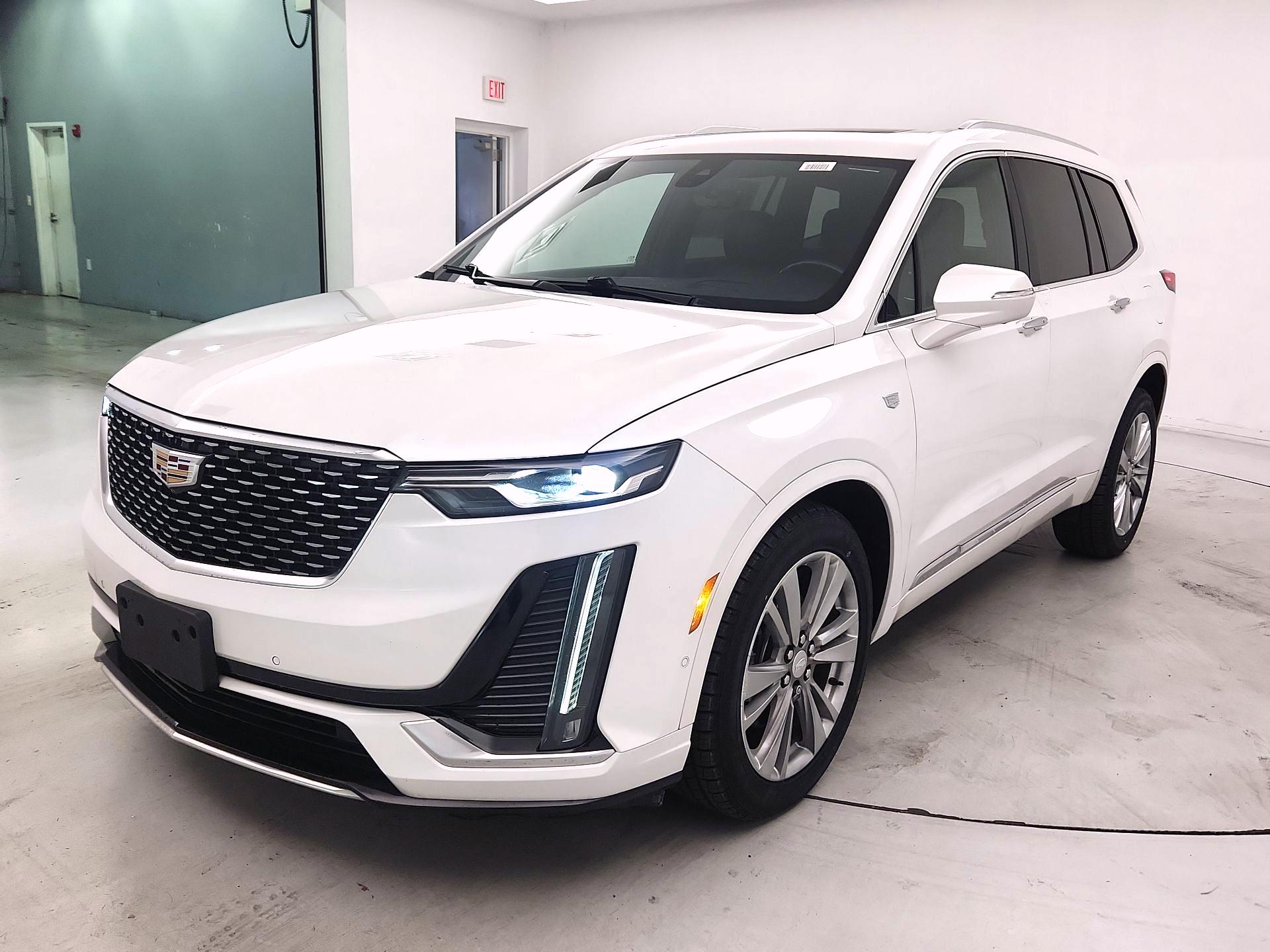 Thumbnail: 2022 Cadillac XT6 - 3