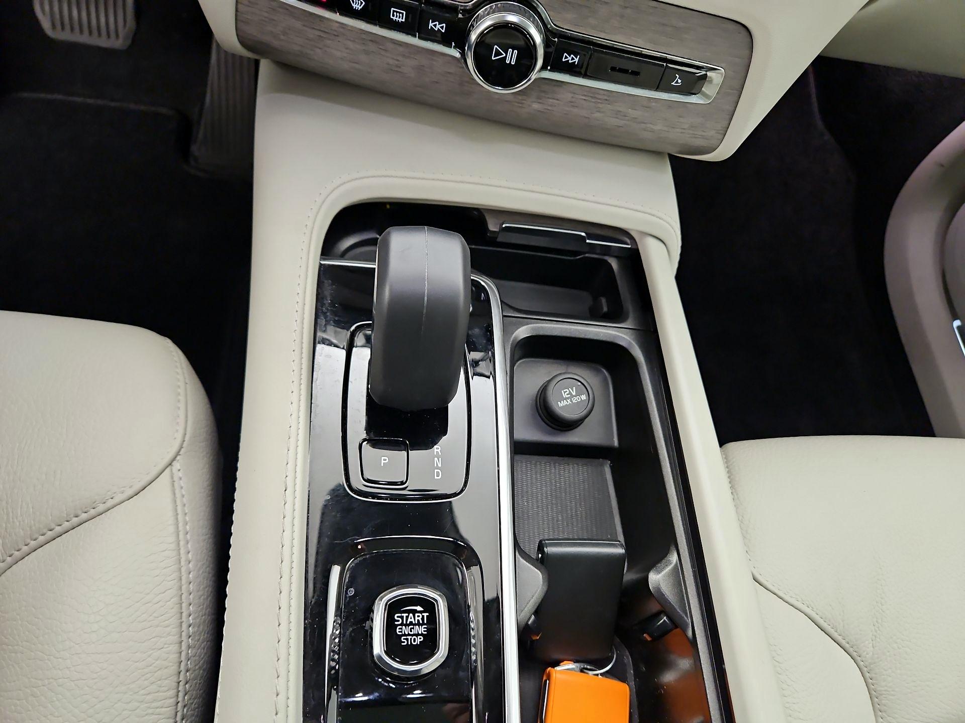 Thumbnail: 2023 Volvo XC90 - 17