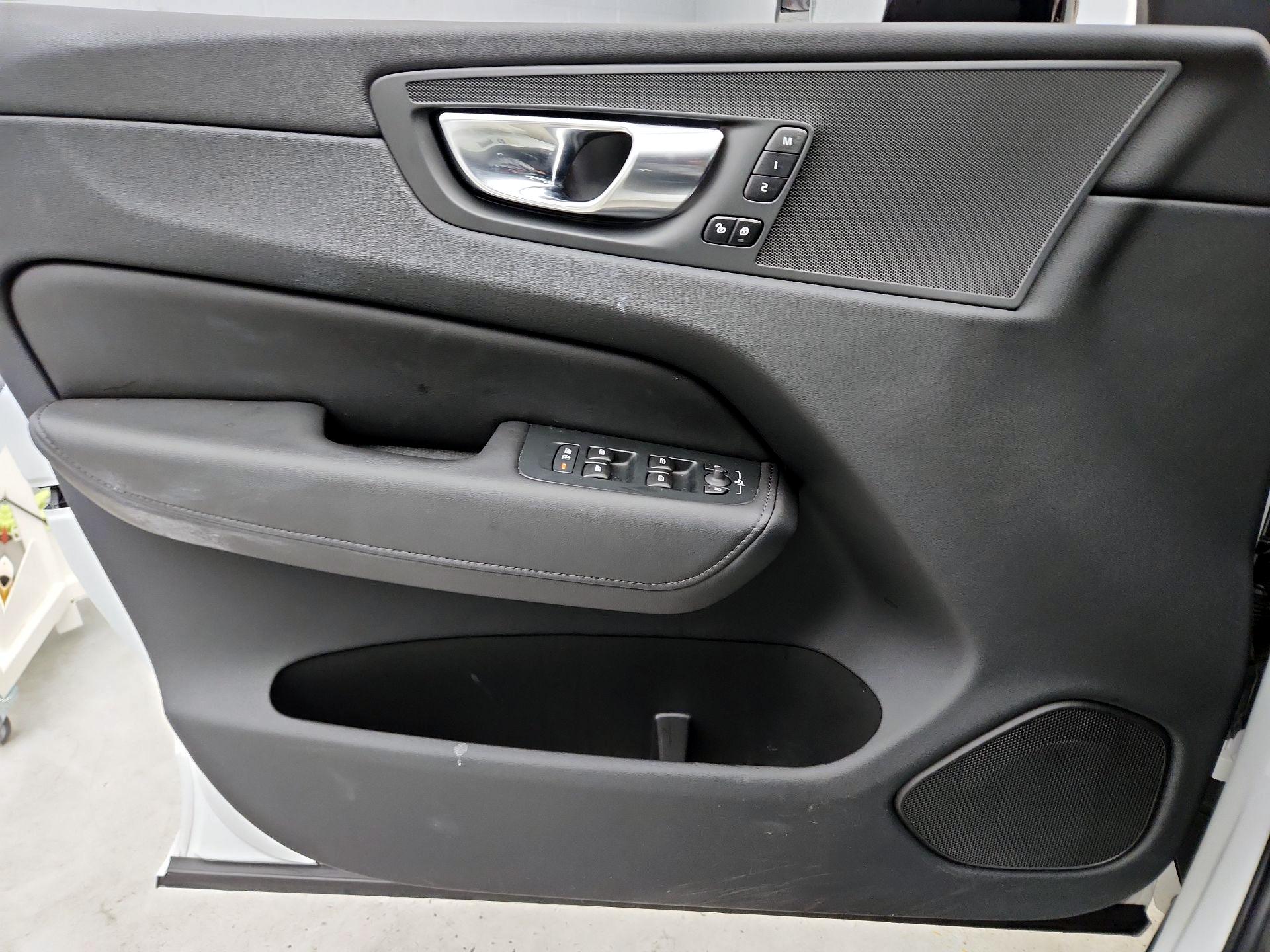 Thumbnail: 2023 Volvo XC60 - 12