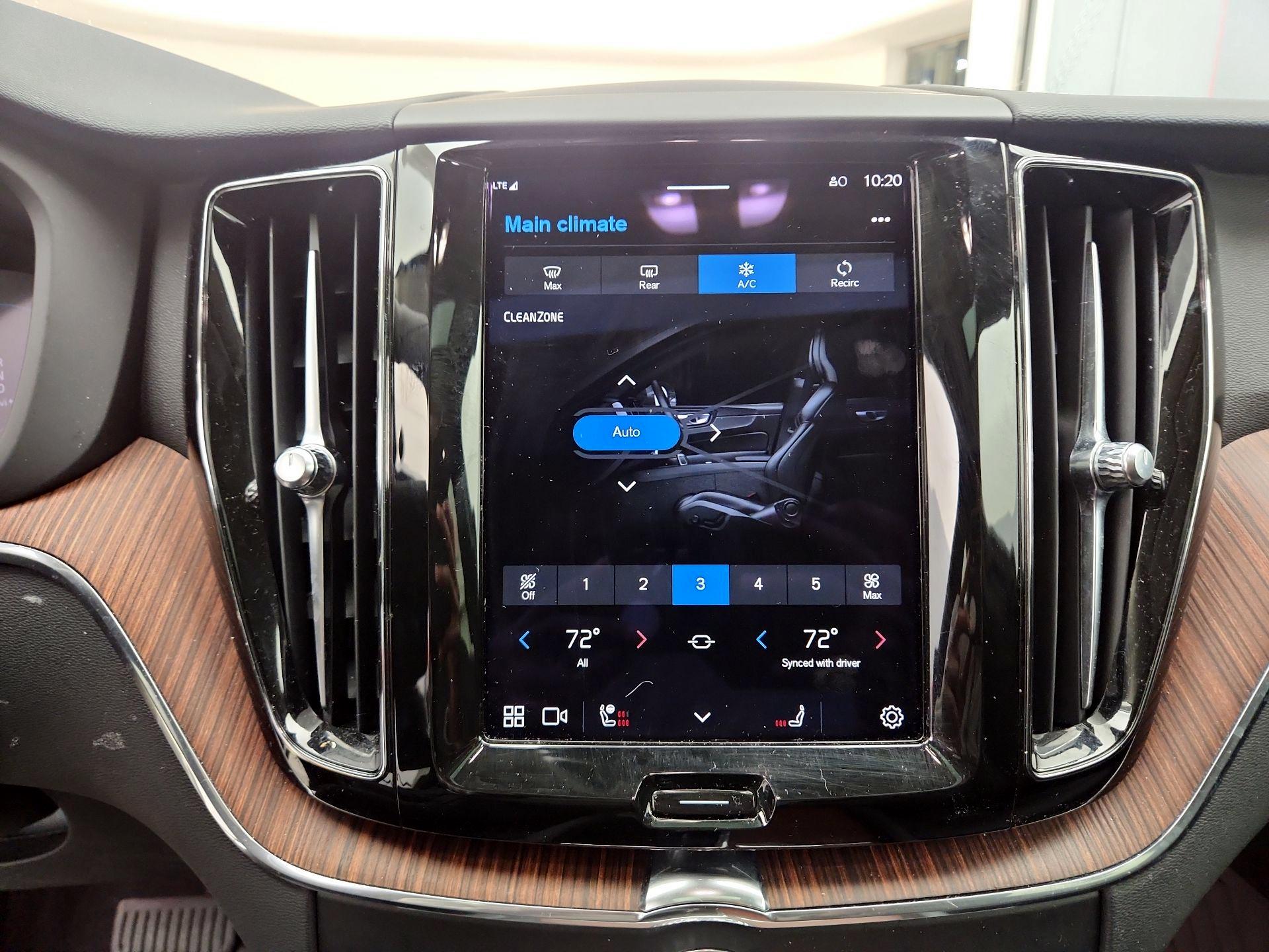 Thumbnail: 2023 Volvo XC60 - 17