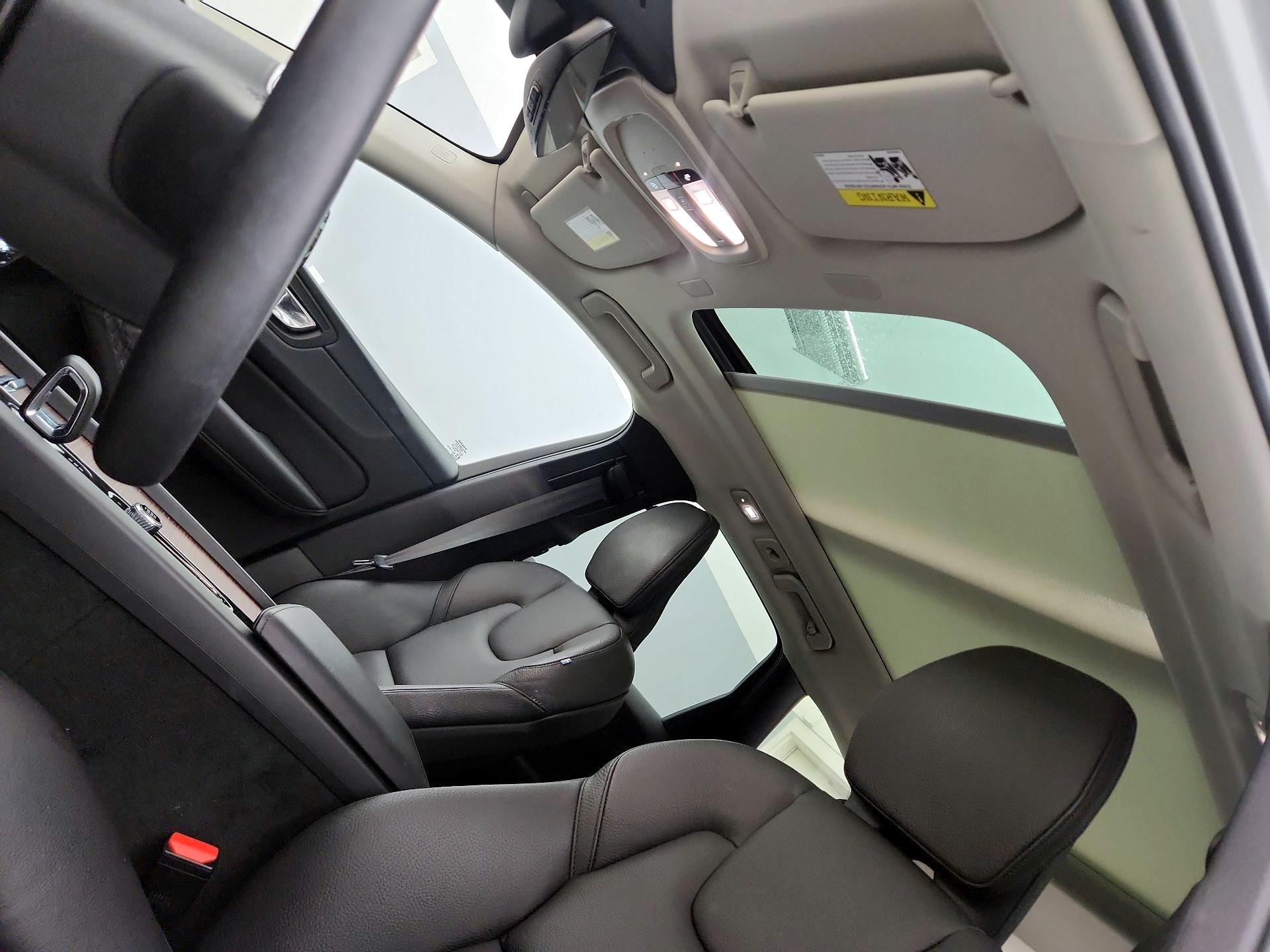 Thumbnail: 2023 Volvo XC60 - 20