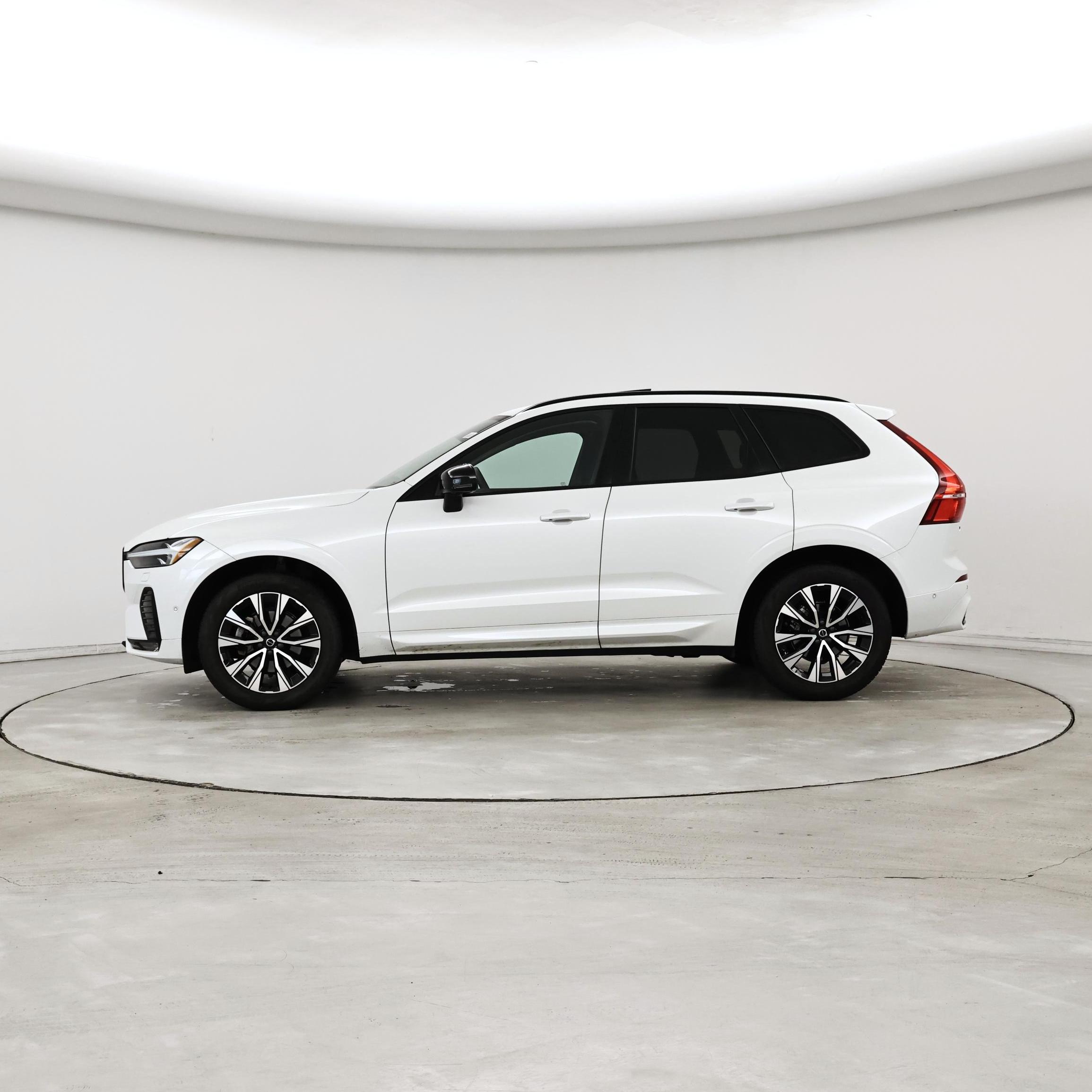 Thumbnail: 2023 Volvo XC60 - 3