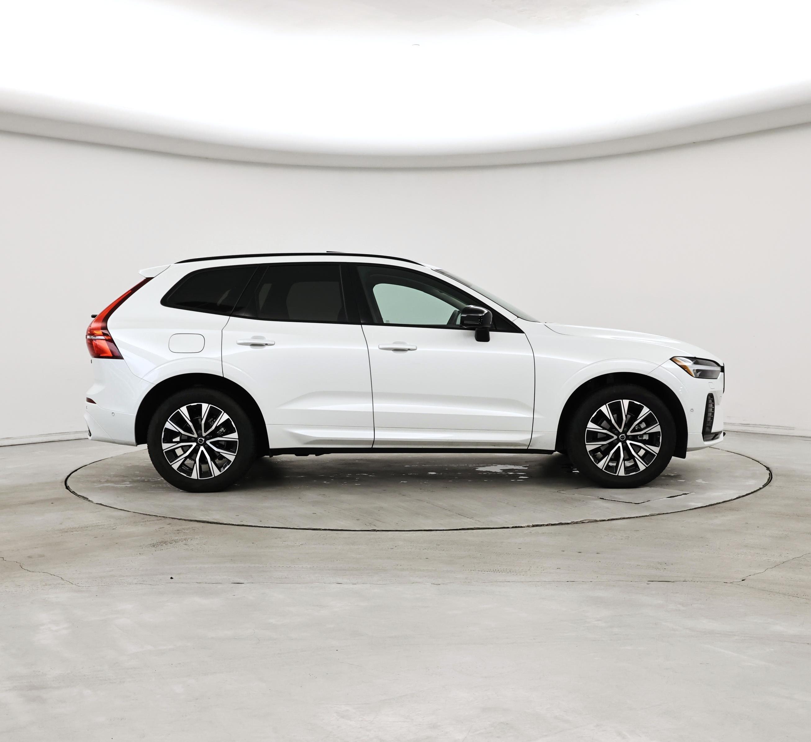 Thumbnail: 2023 Volvo XC60 - 7