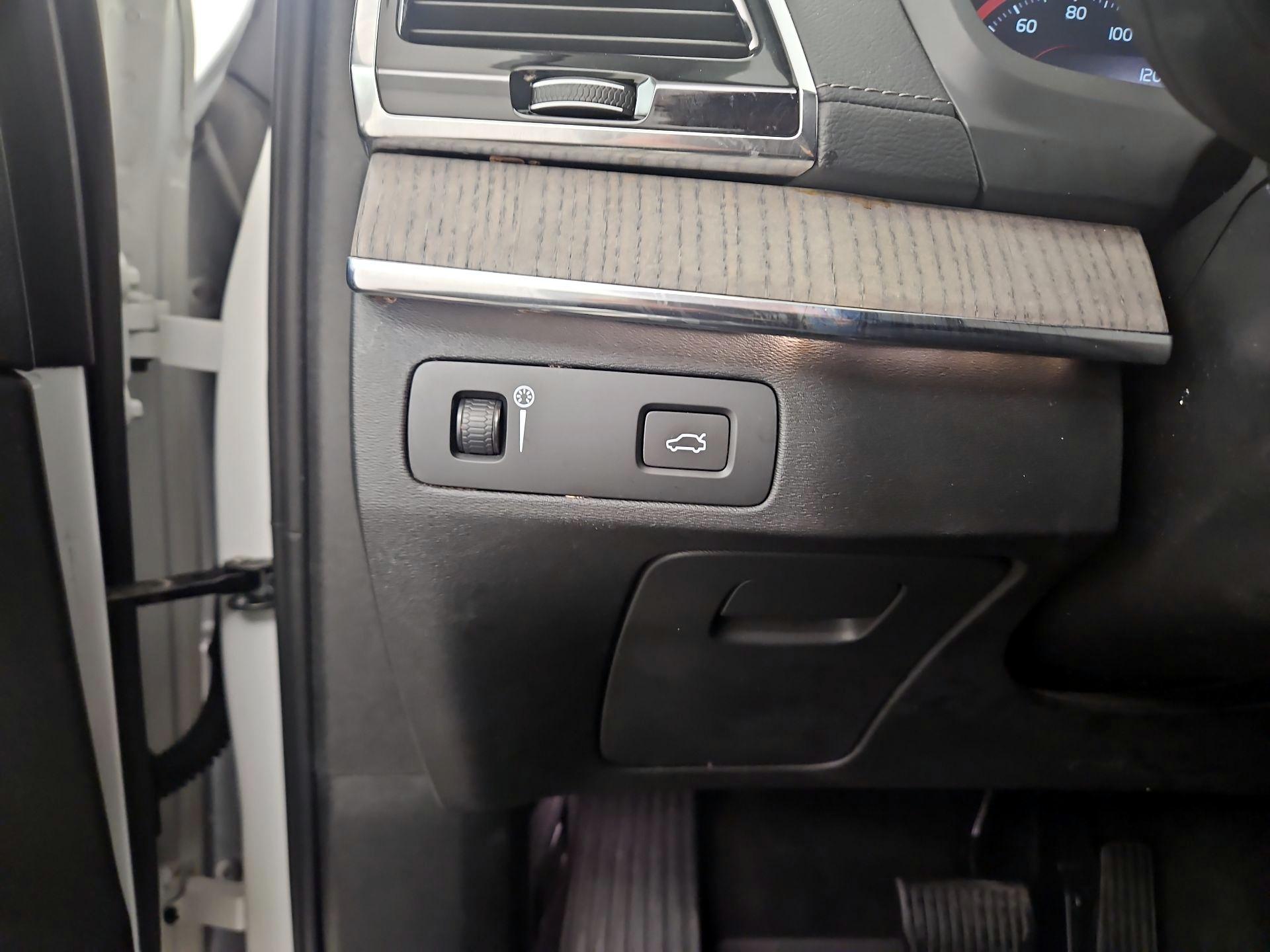 Thumbnail: 2022 Volvo XC90 - 13