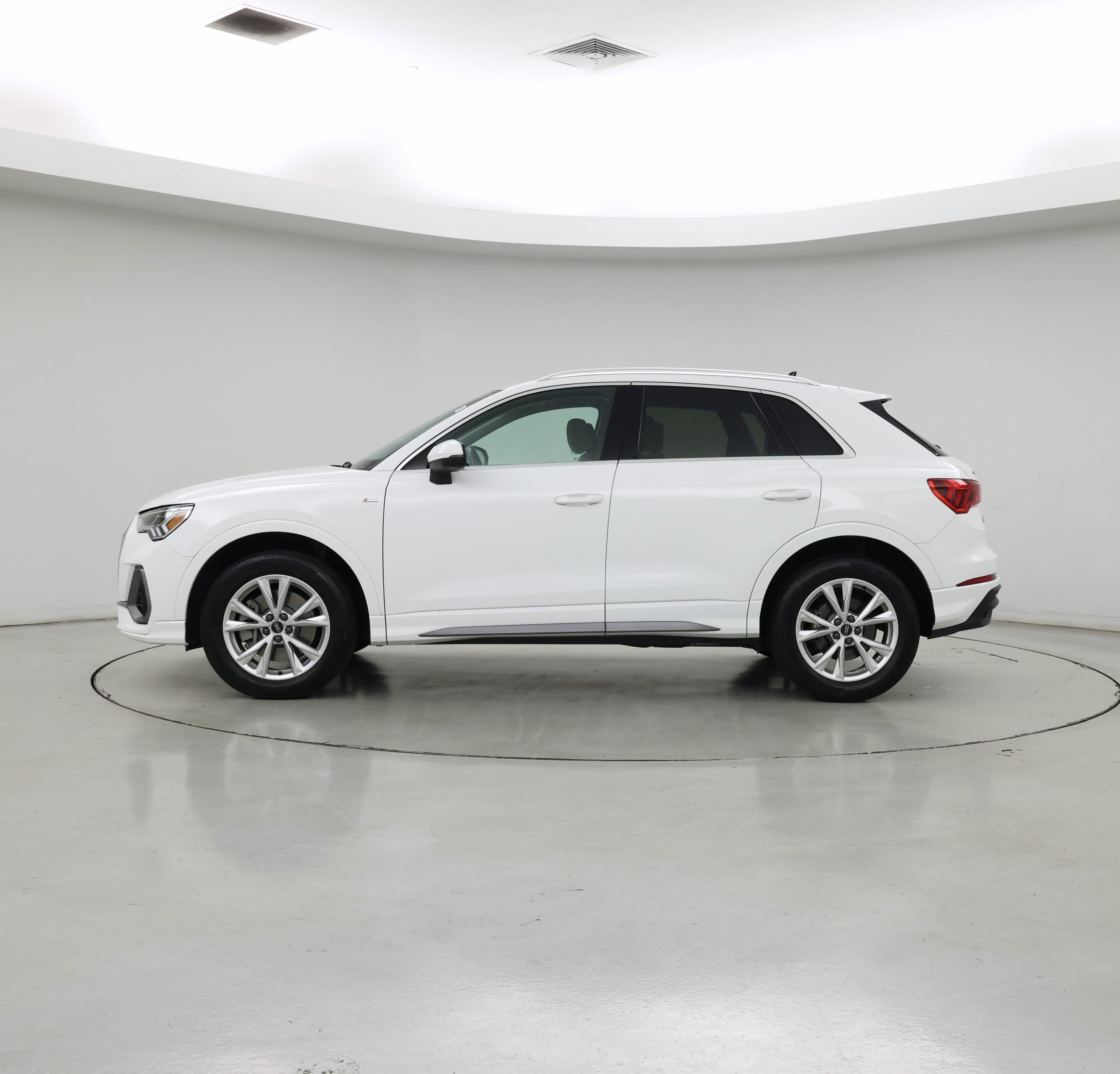 Thumbnail: 2023 Audi Q3 - 3