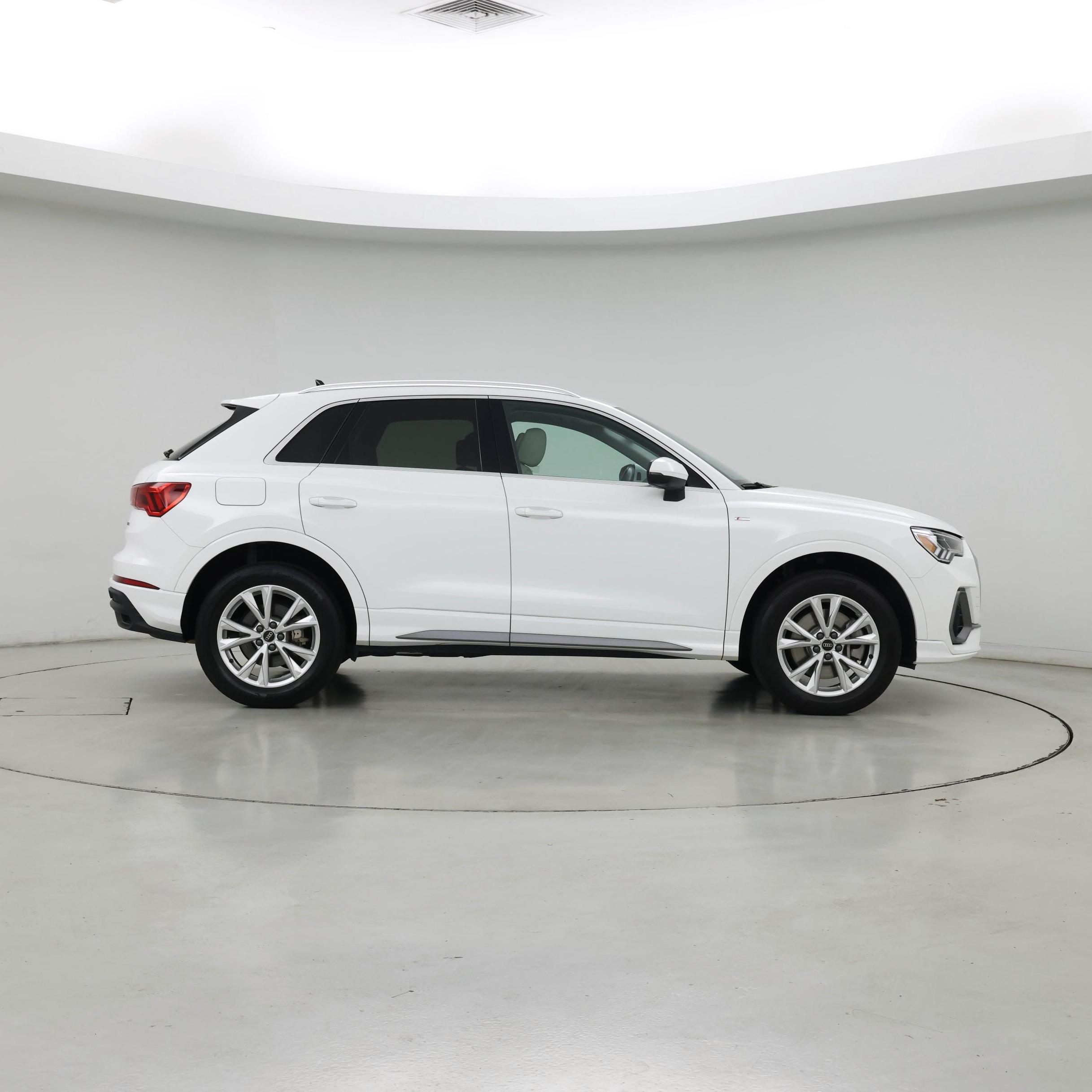 Thumbnail: 2023 Audi Q3 - 7