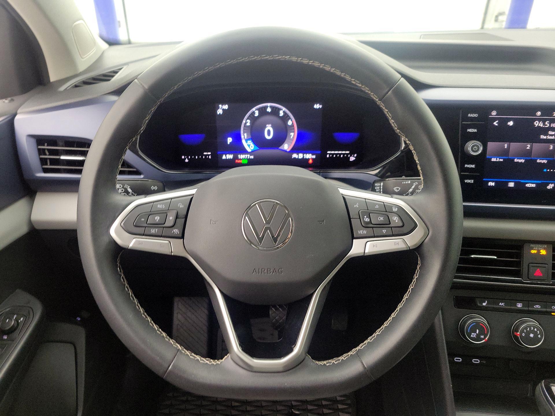 Thumbnail: 2022 Volkswagen Taos - 10