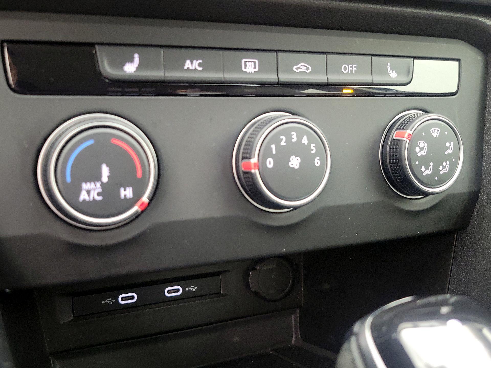 Thumbnail: 2022 Volkswagen Taos - 16