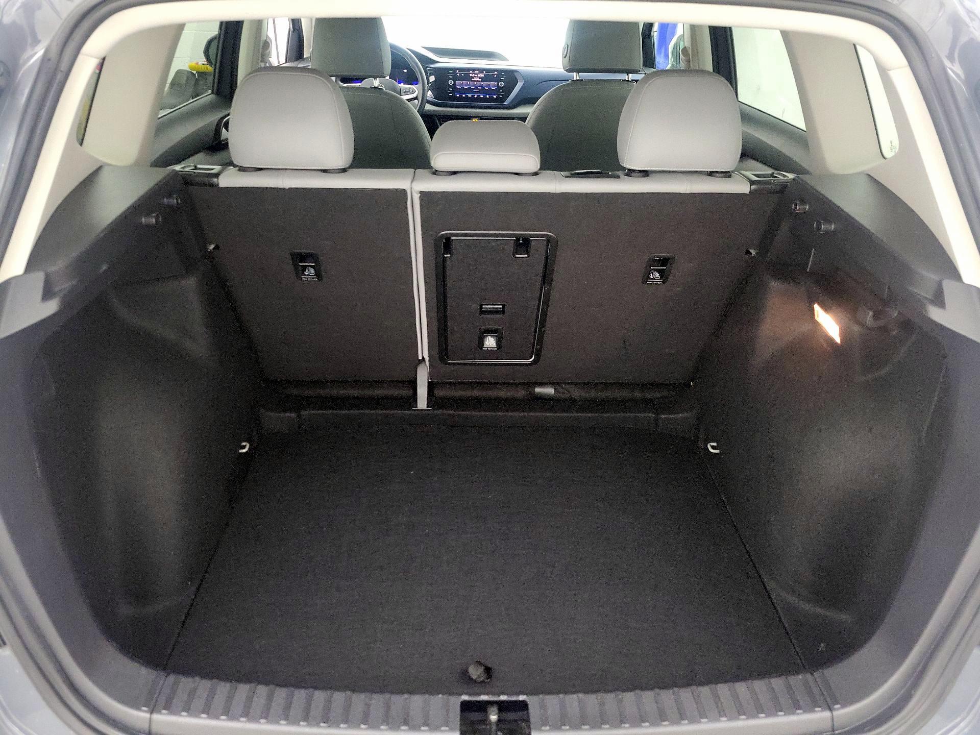 Thumbnail: 2022 Volkswagen Taos - 20