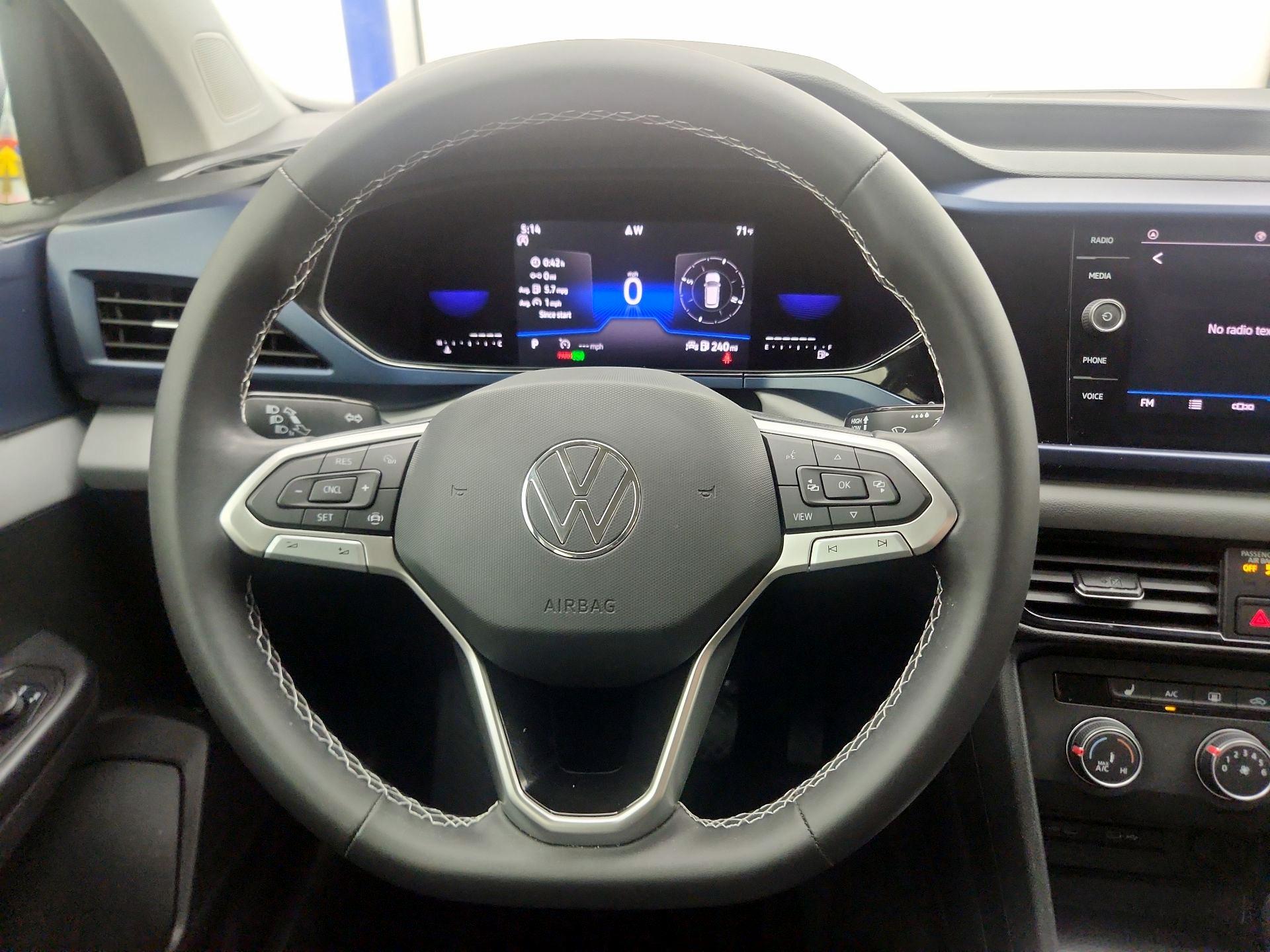 Thumbnail: 2022 Volkswagen Taos - 10