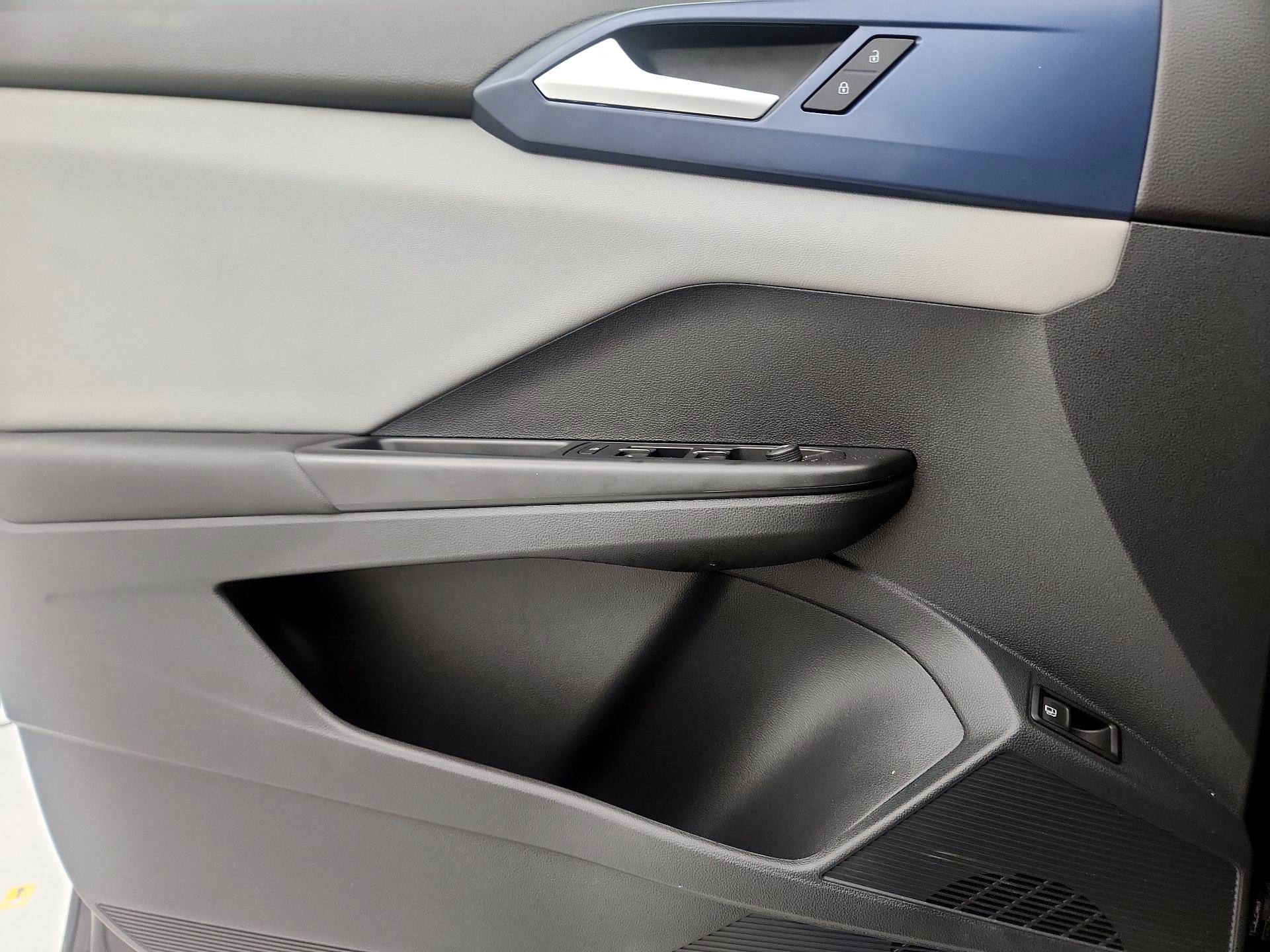 Thumbnail: 2022 Volkswagen Taos - 12