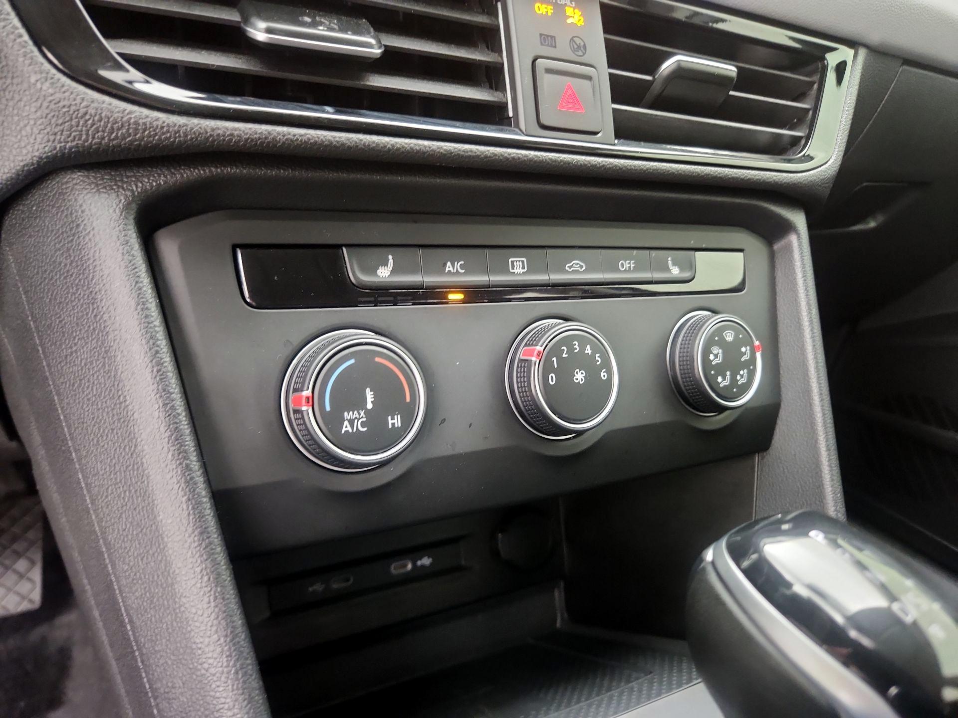 Thumbnail: 2022 Volkswagen Taos - 16