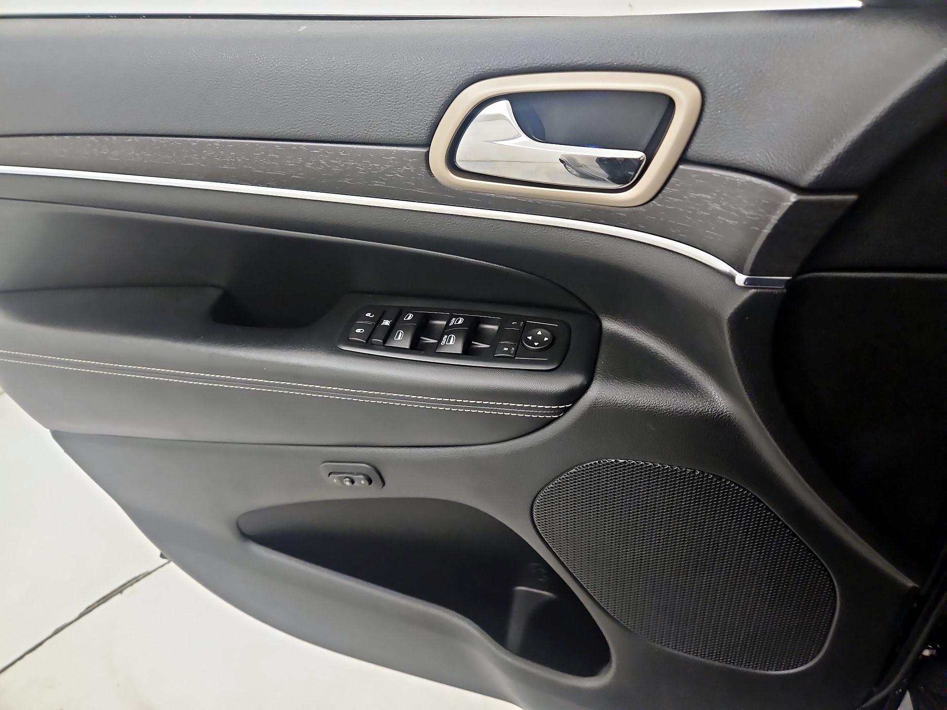 Thumbnail: 2015 Jeep Grand Cherokee - 12