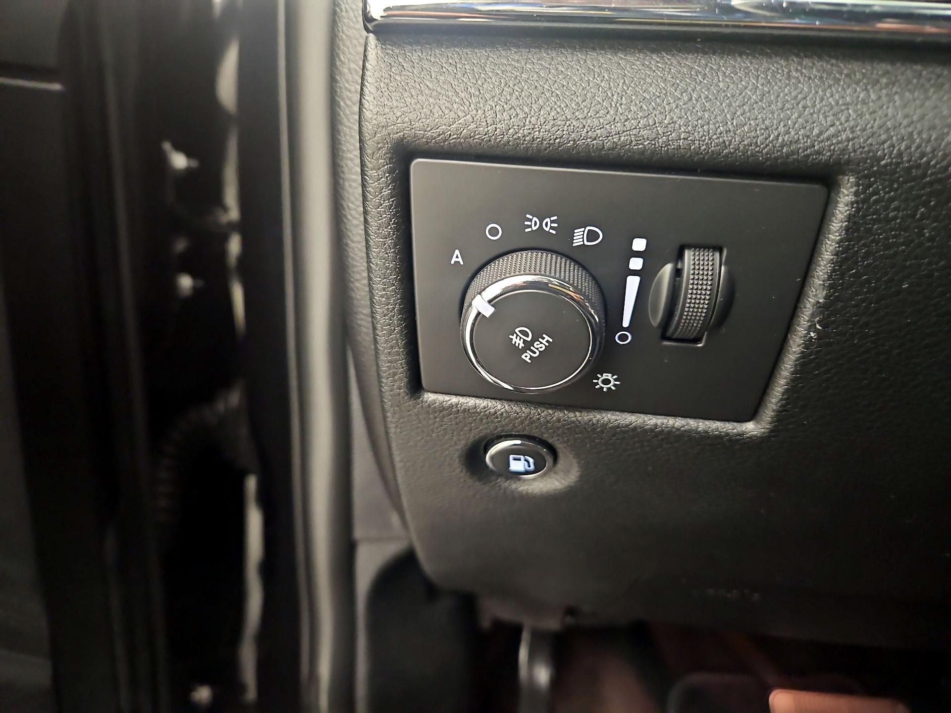 Thumbnail: 2015 Jeep Grand Cherokee - 13