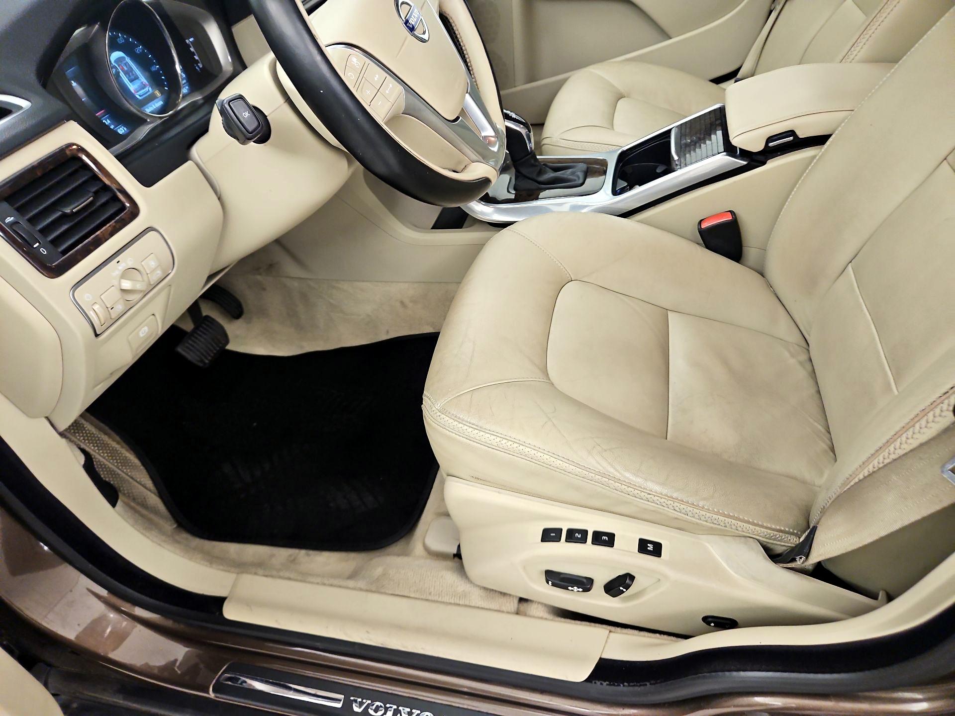 Thumbnail: 2015 Volvo XC70 - 11