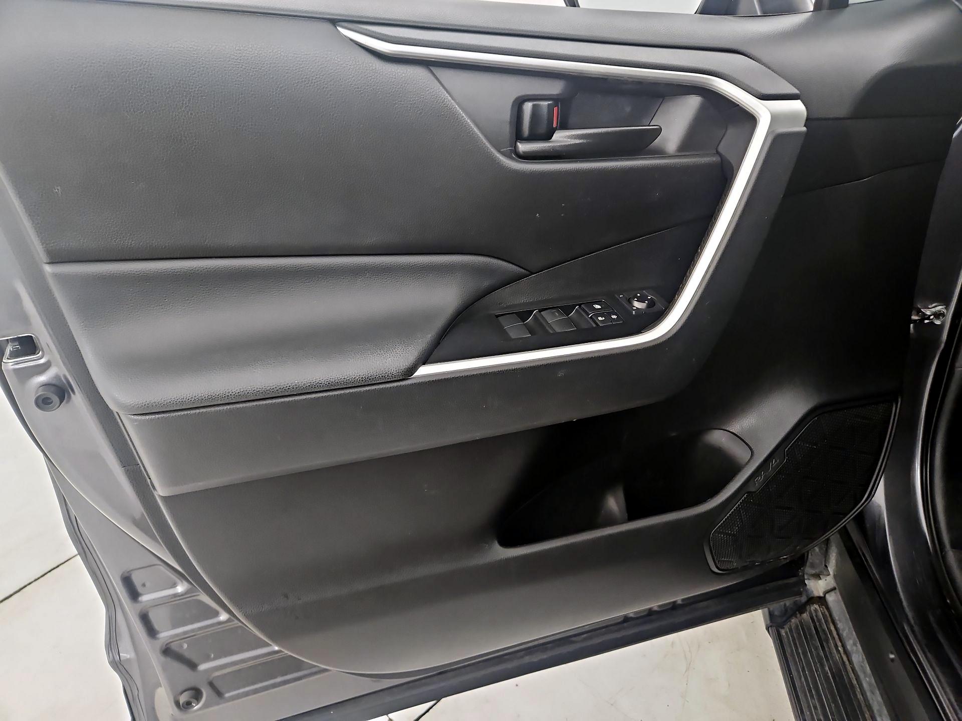 Thumbnail: 2021 Toyota RAV4 - 12