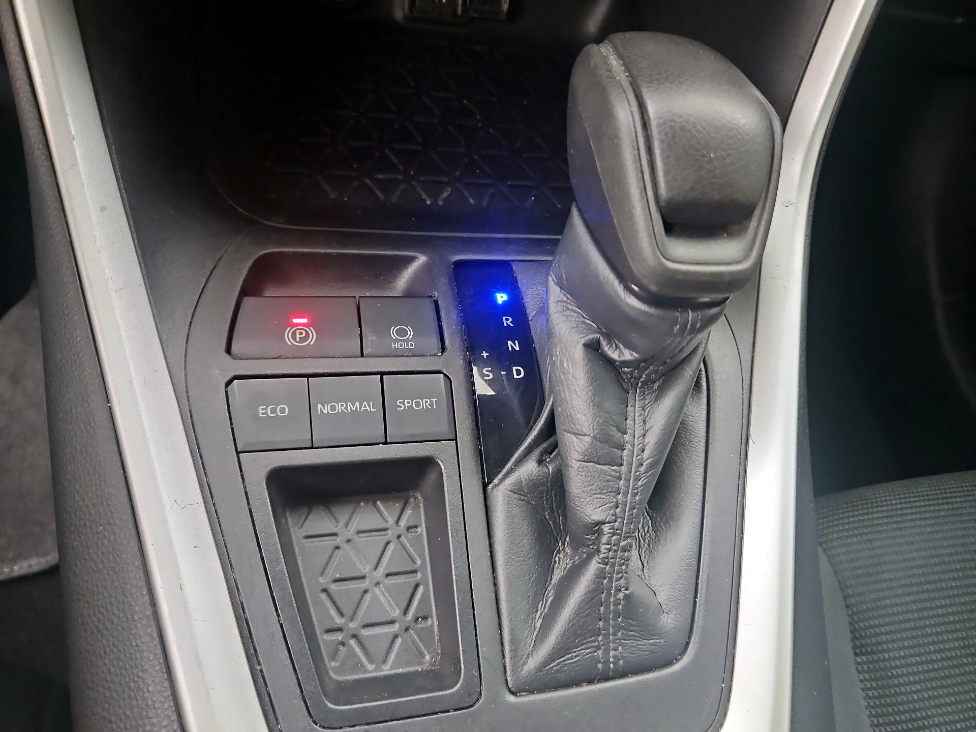 Thumbnail: 2021 Toyota RAV4 - 17