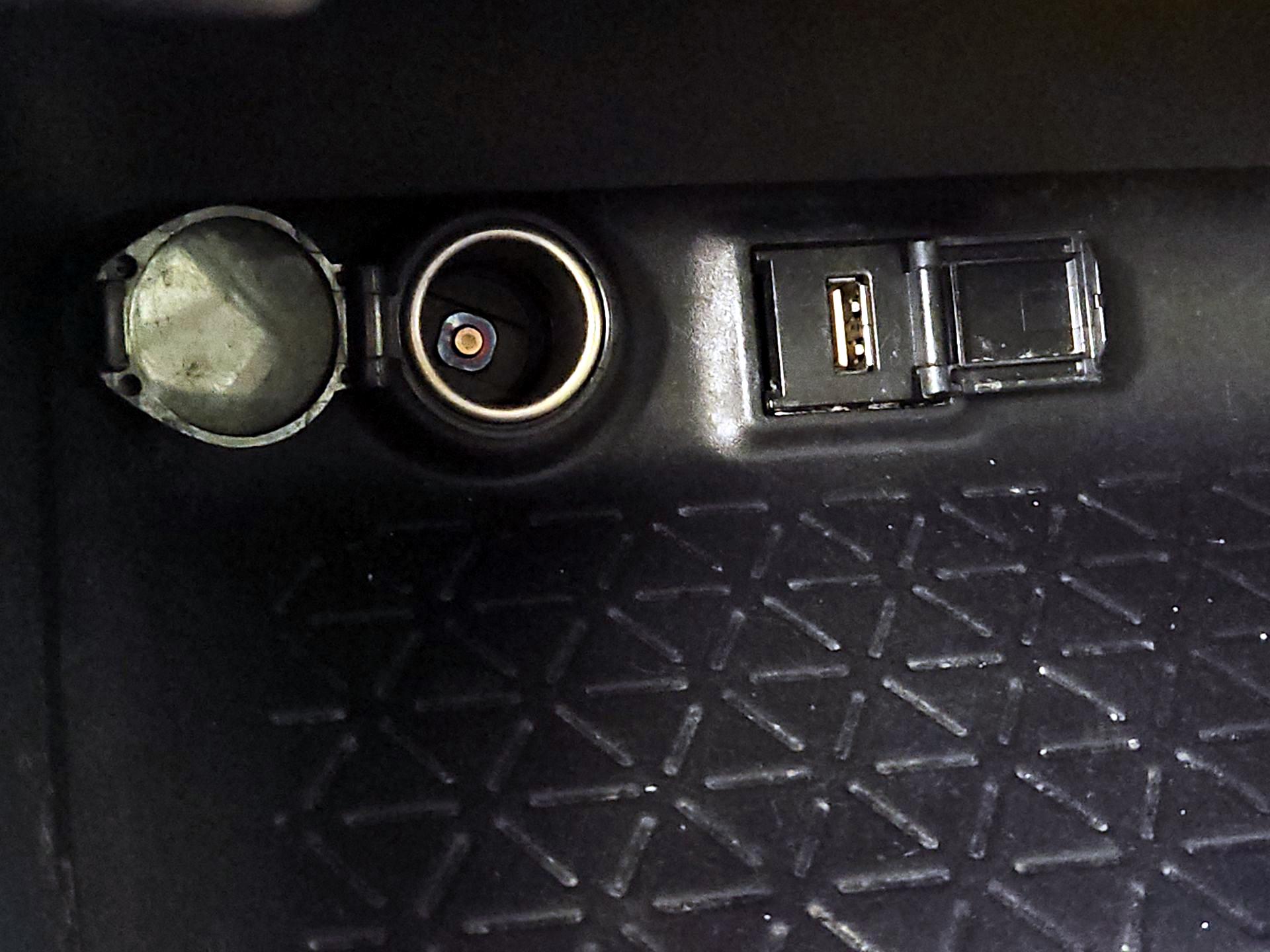 Thumbnail: 2021 Toyota RAV4 - 18