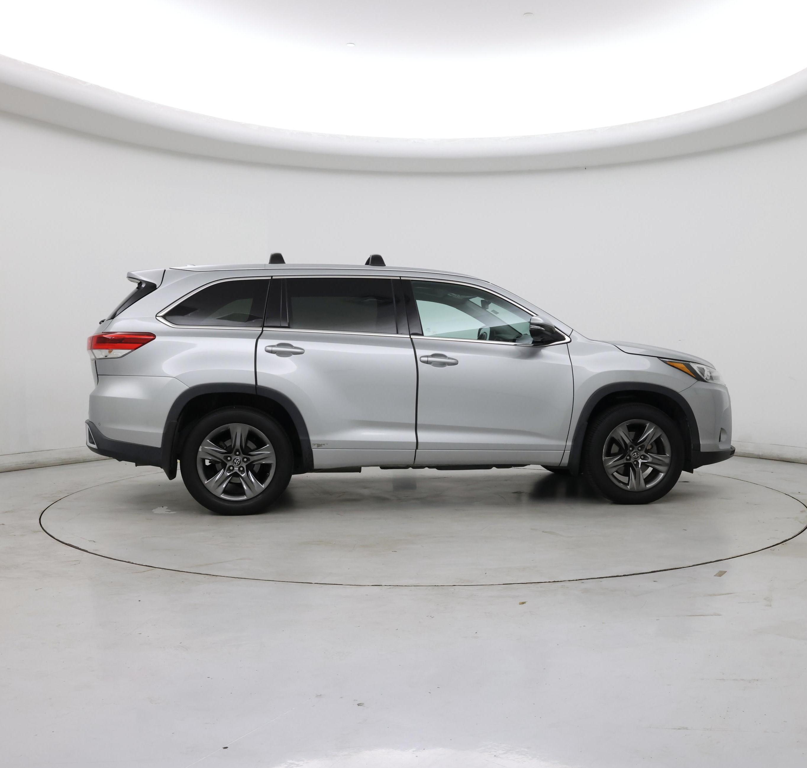 Thumbnail: 2017 Toyota Highlander - 7