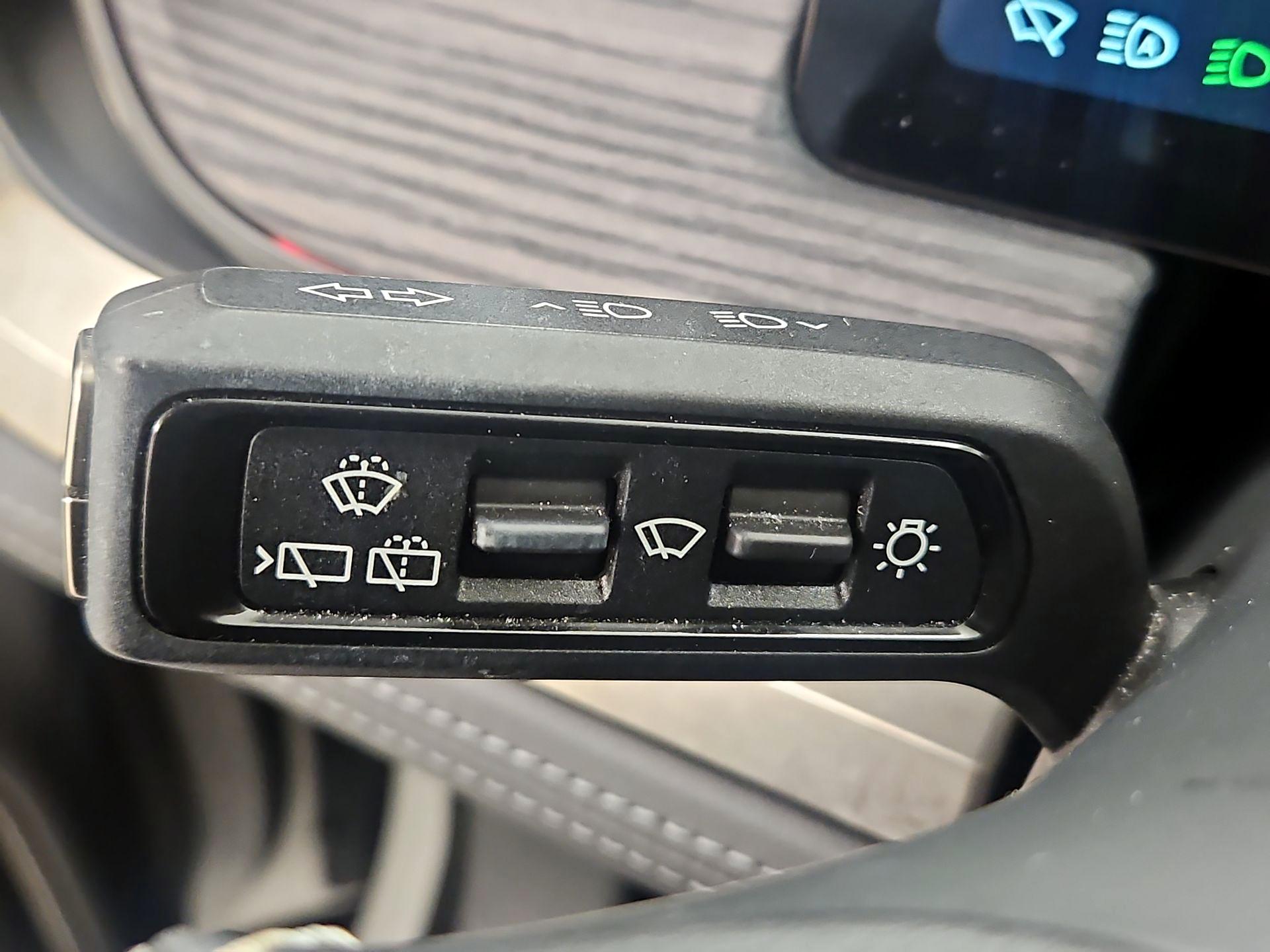 Thumbnail: 2023 Rivian R1S - 13